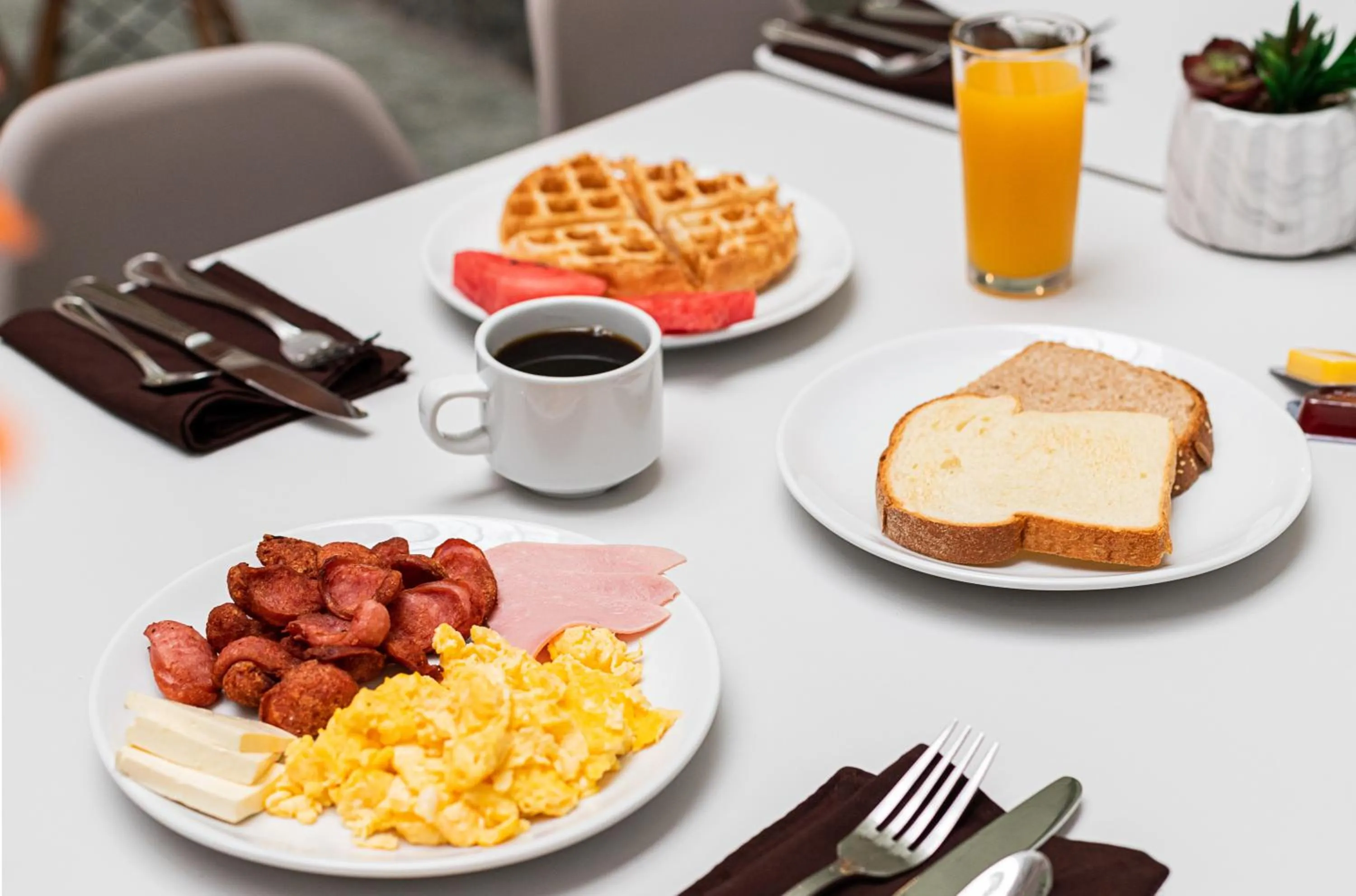 American breakfast in Apartotel Tairona