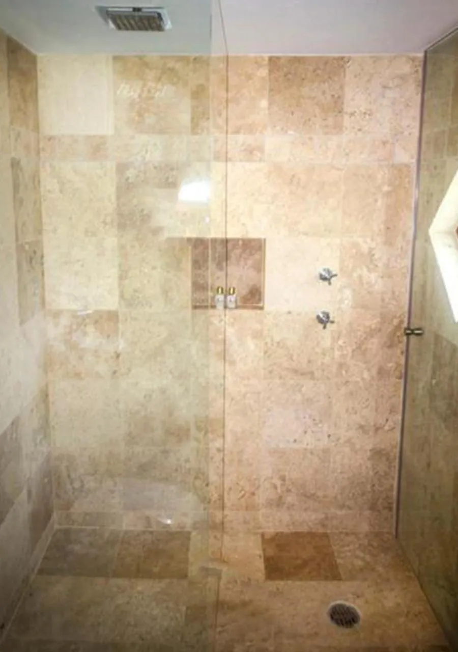 Shower in La Mora Casa de Campo