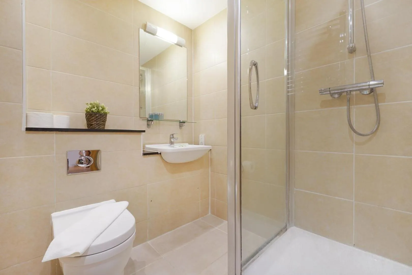 Modern Apartments in Bayswater Central London FREE WIFI & AIRCON by City Stay Aparts London