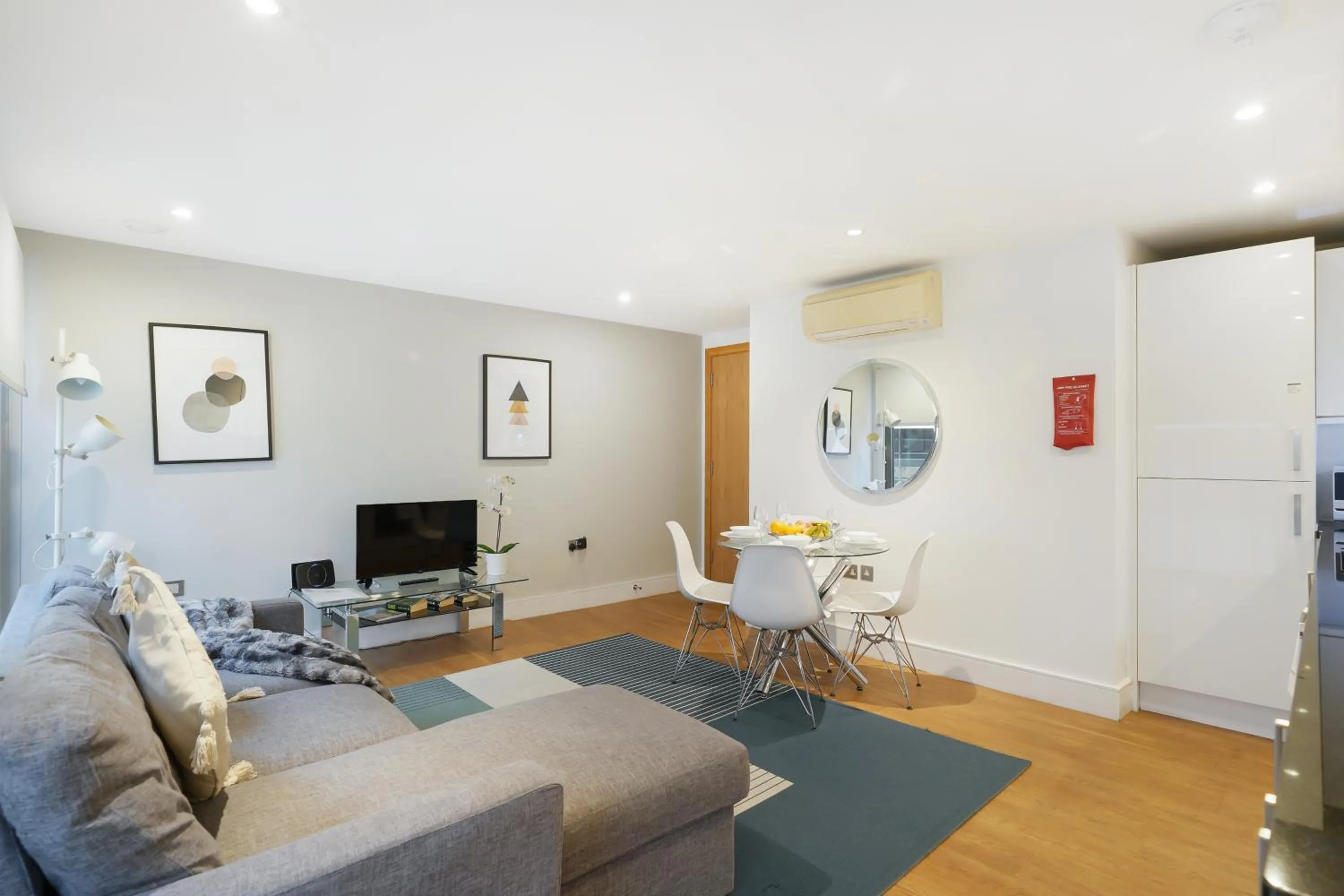 TV and multimedia in Modern Apartments in Bayswater Central London FREE WIFI & AIRCON by City Stay Aparts London