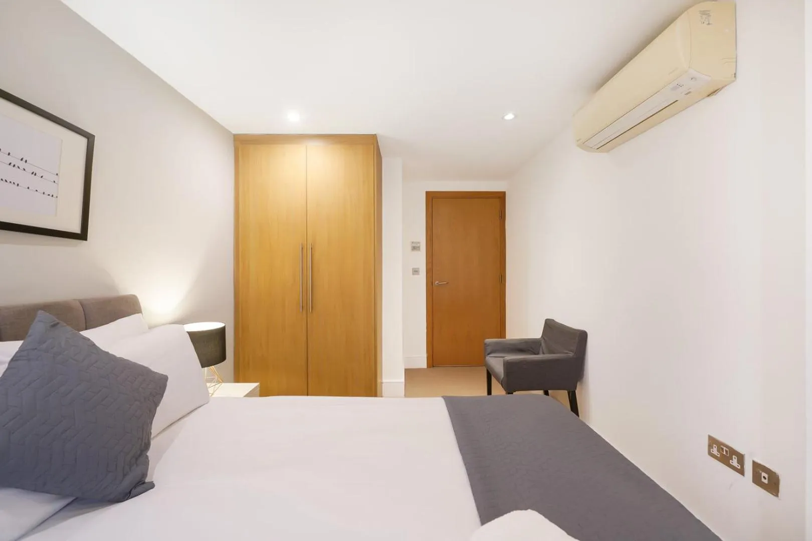 Bed in Modern Apartments in Bayswater Central London FREE WIFI & AIRCON by City Stay Aparts London