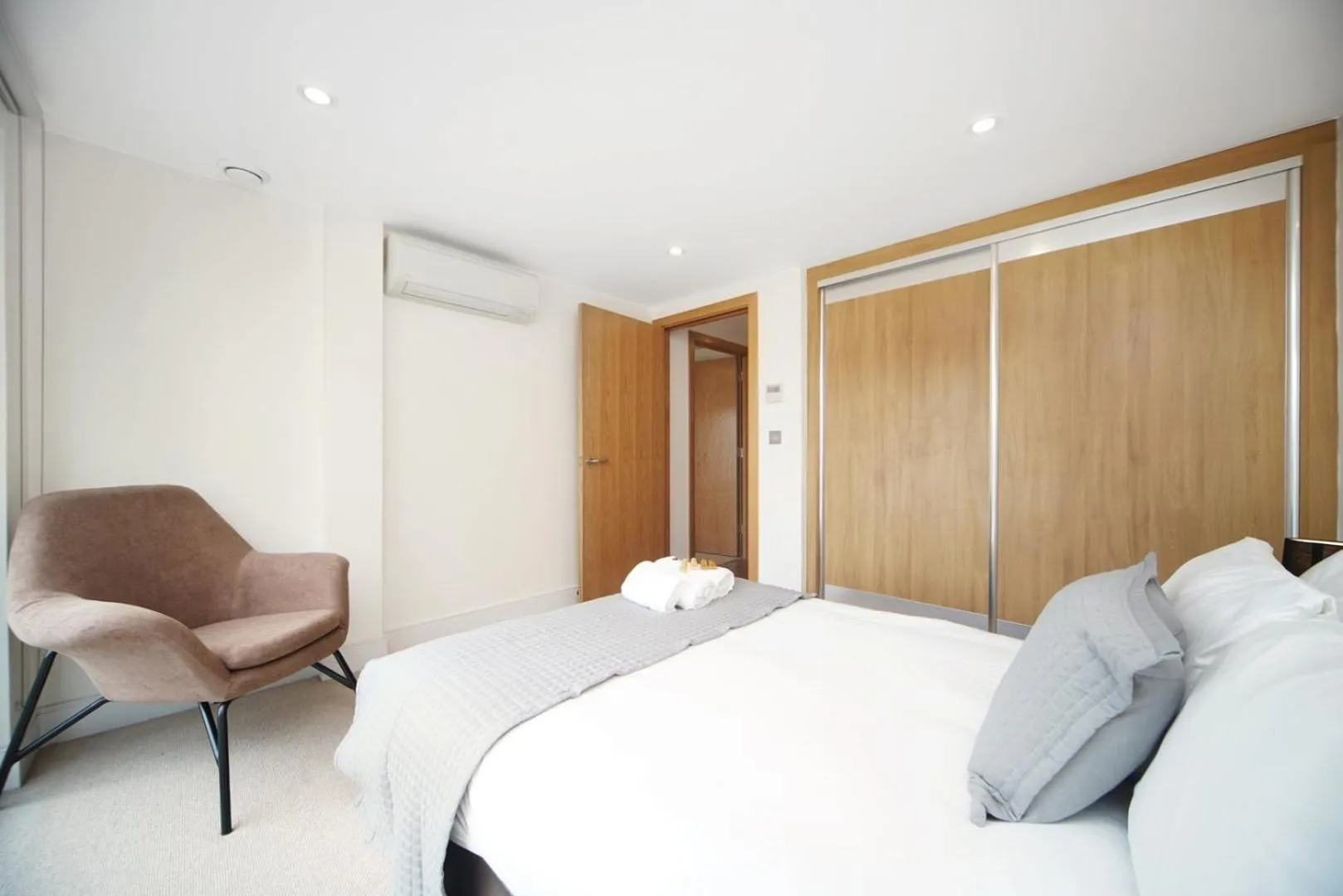 Bed in Modern Apartments in Bayswater Central London FREE WIFI & AIRCON by City Stay Aparts London