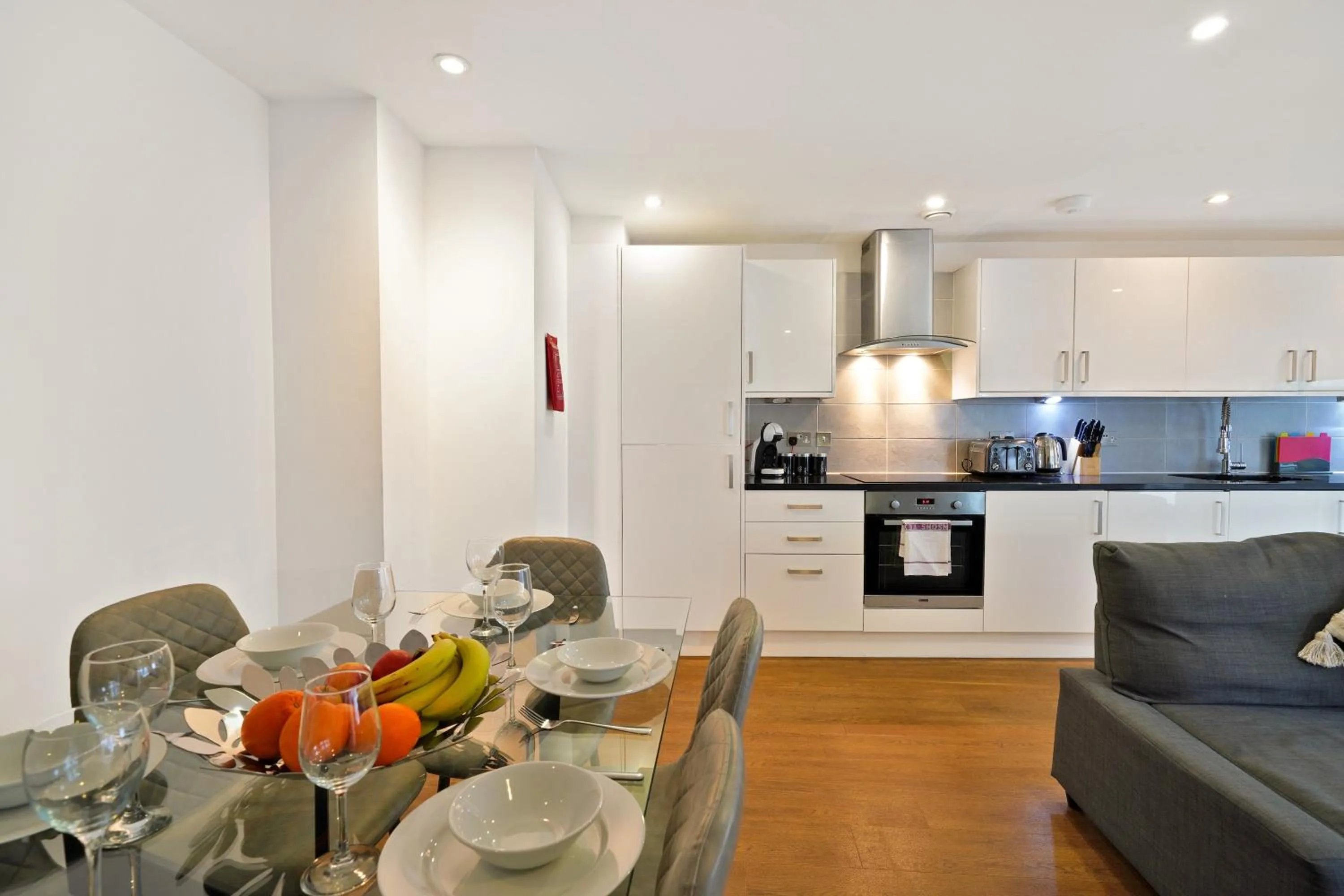 Dinner in Modern Apartments in Bayswater Central London FREE WIFI & AIRCON by City Stay Aparts London