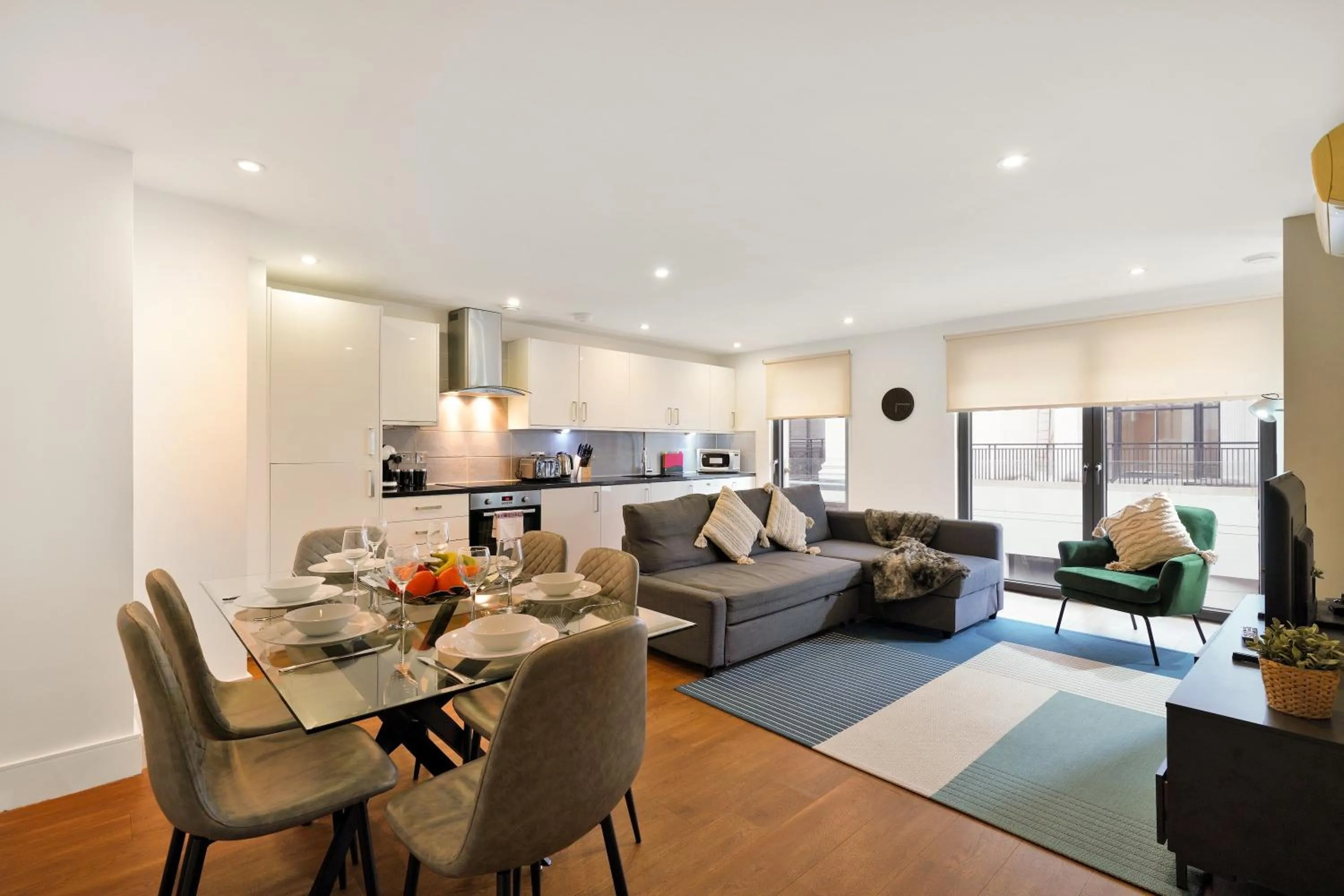 Living room in Modern Apartments in Bayswater Central London FREE WIFI & AIRCON by City Stay Aparts London