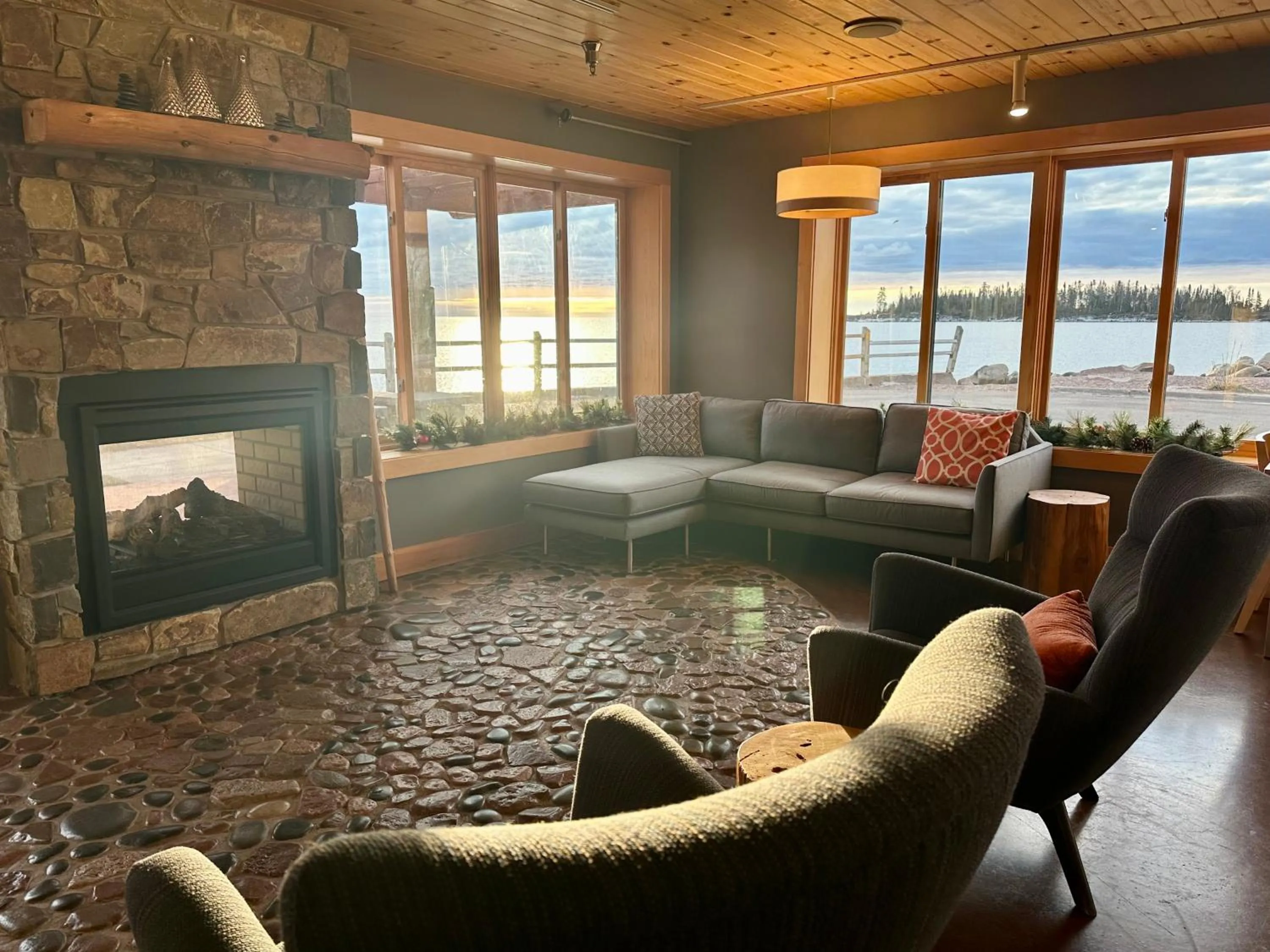 Lounge or bar in East Bay Suites