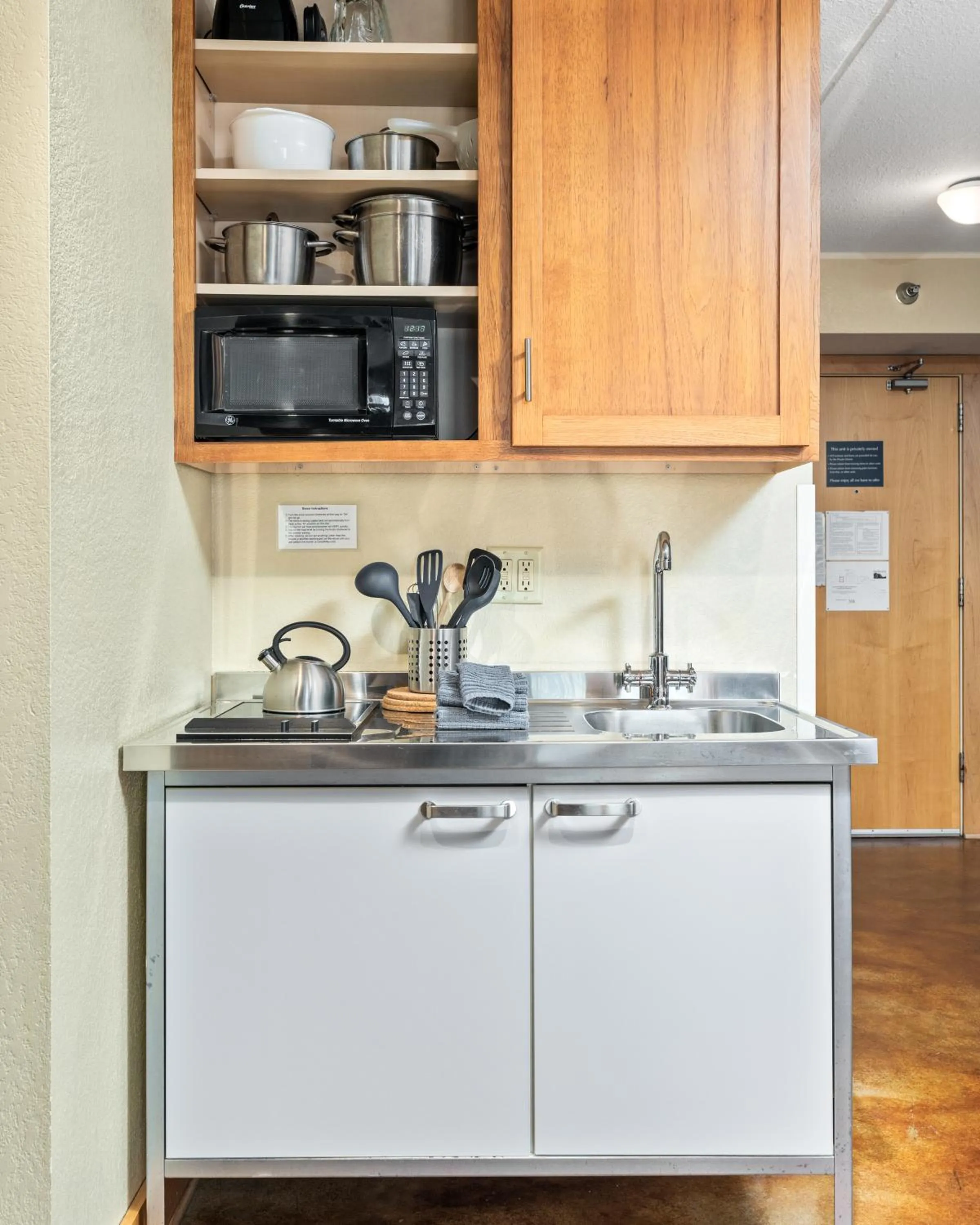 Kitchen or kitchenette in East Bay Suites