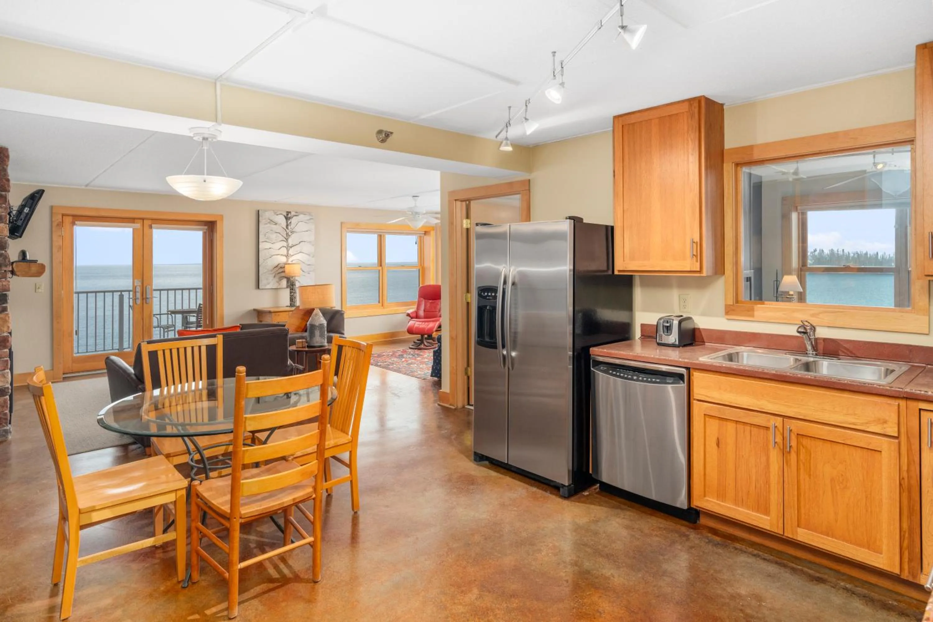 Dining area in East Bay Suites