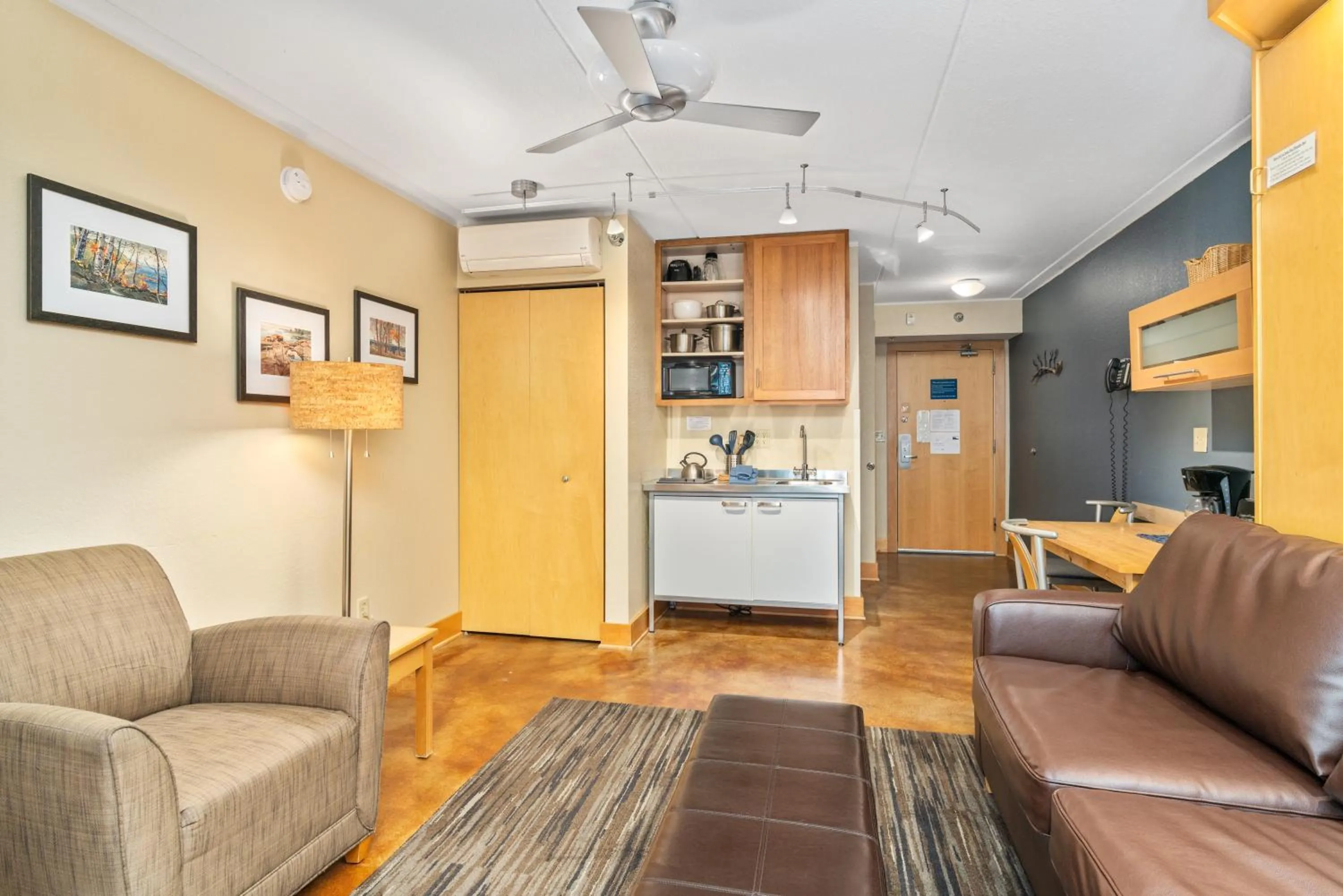 Living room in East Bay Suites