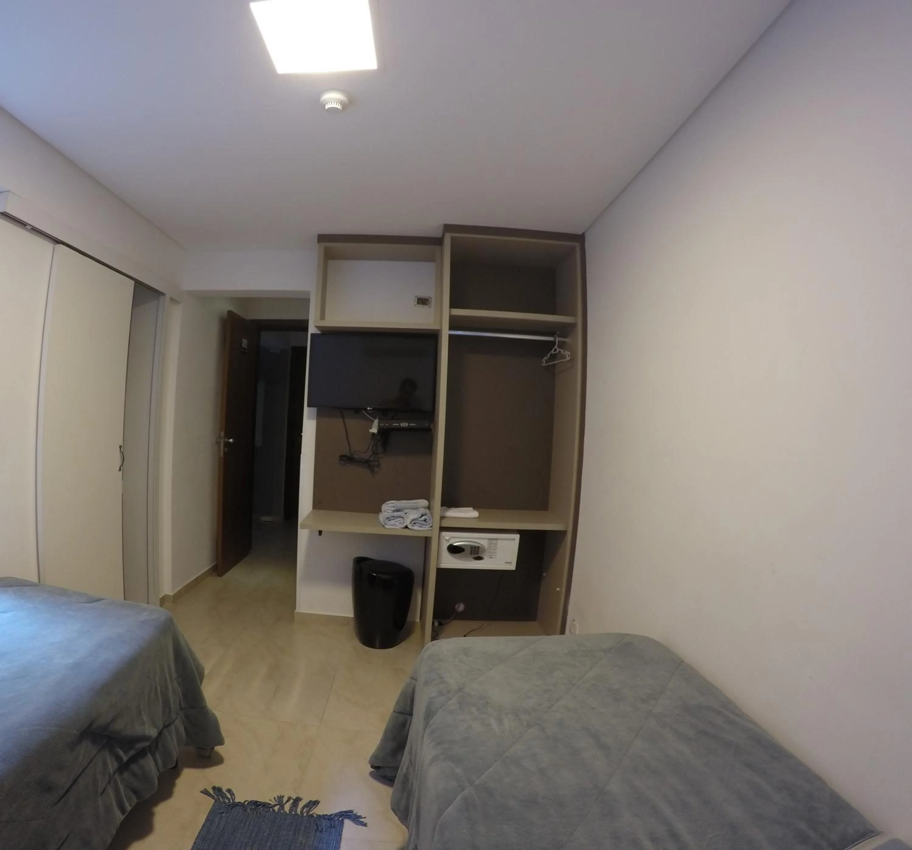 Twin Room in Hollyster Hotel