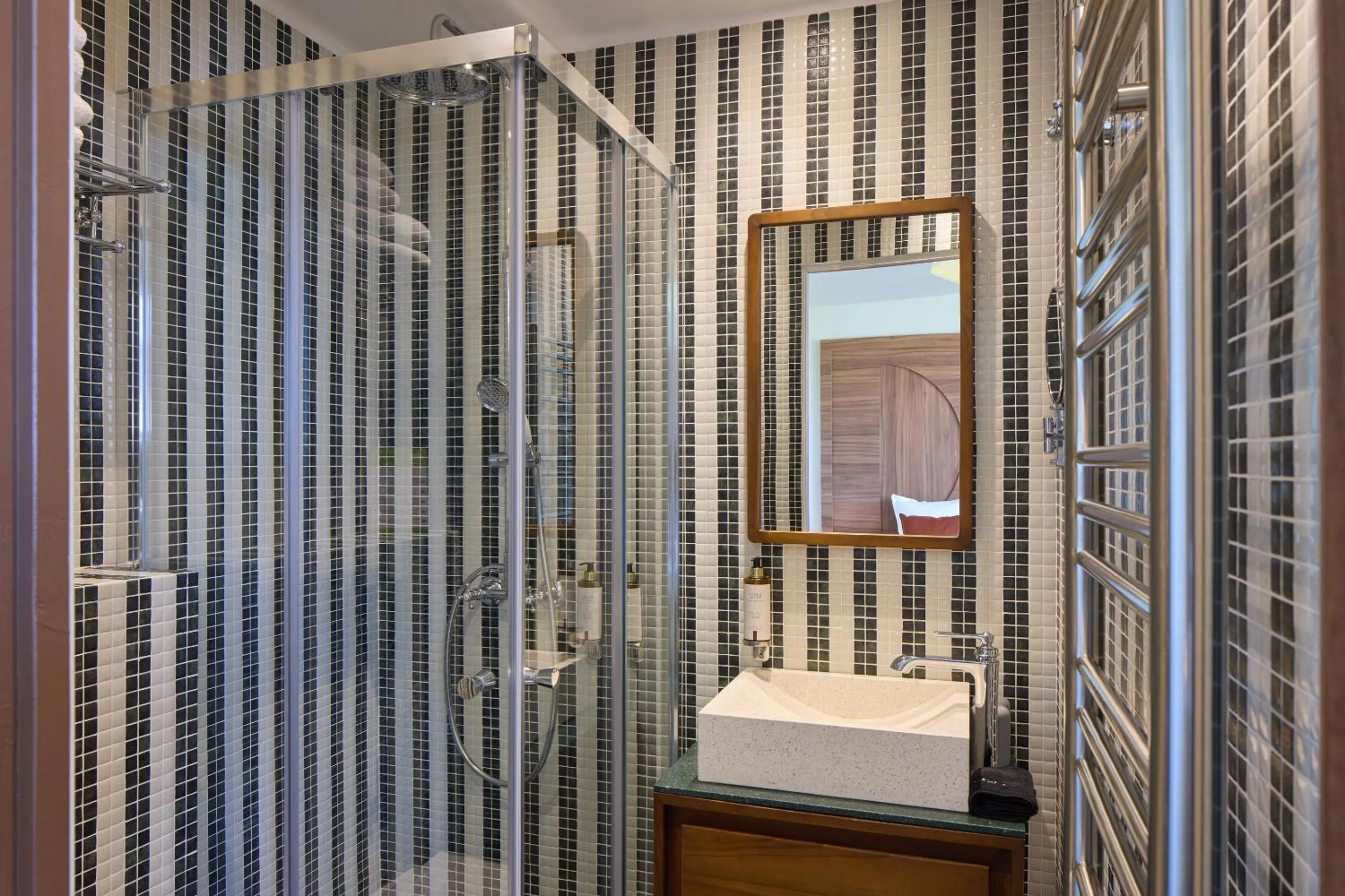 Shower in Hôtel d'Argenson