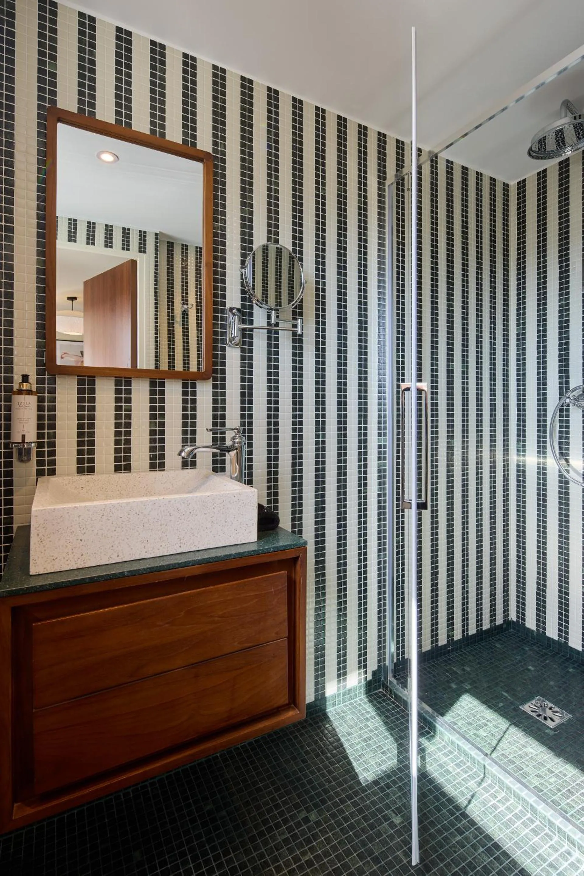 Shower in Hôtel d'Argenson