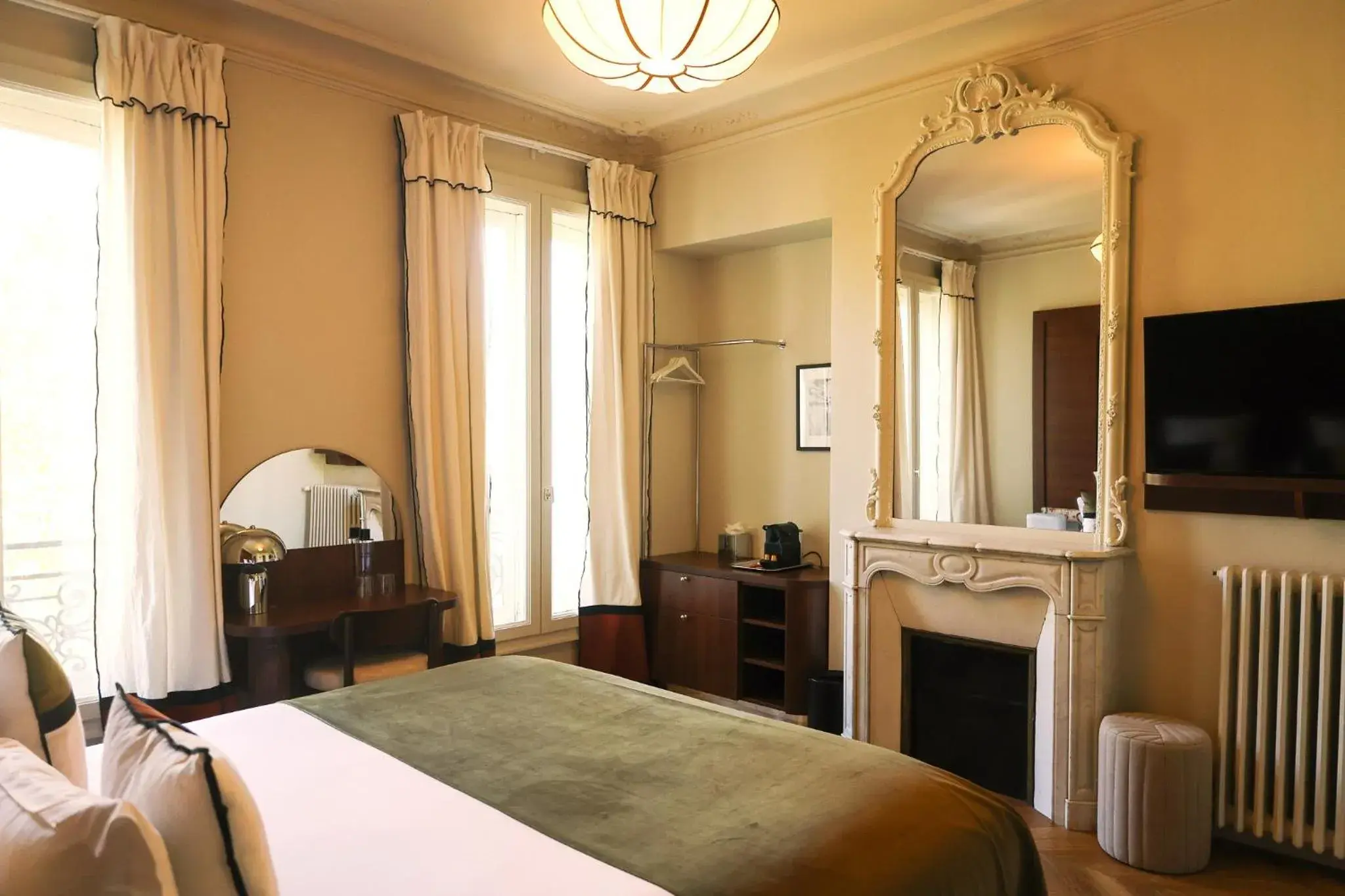 Bed in Hôtel d'Argenson Bed in Hôtel d'Argenson