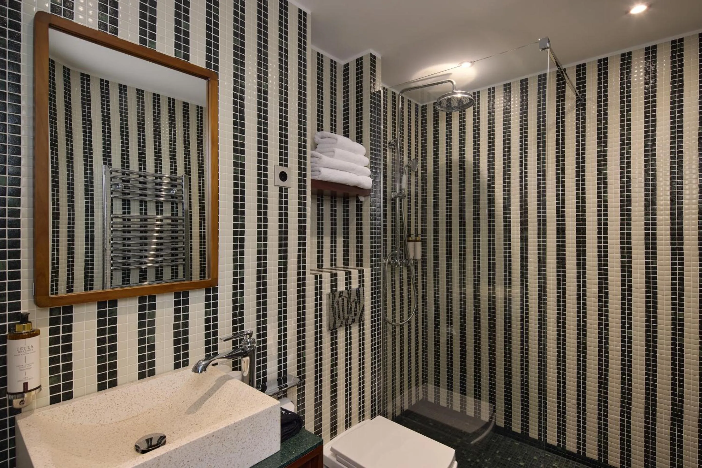 Shower in Hôtel d'Argenson