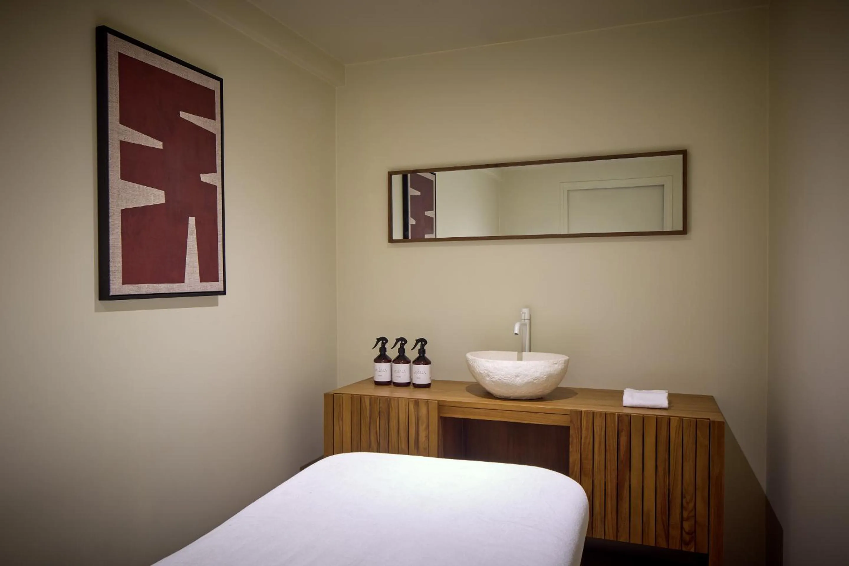 Massage, Bed in Hôtel d'Argenson