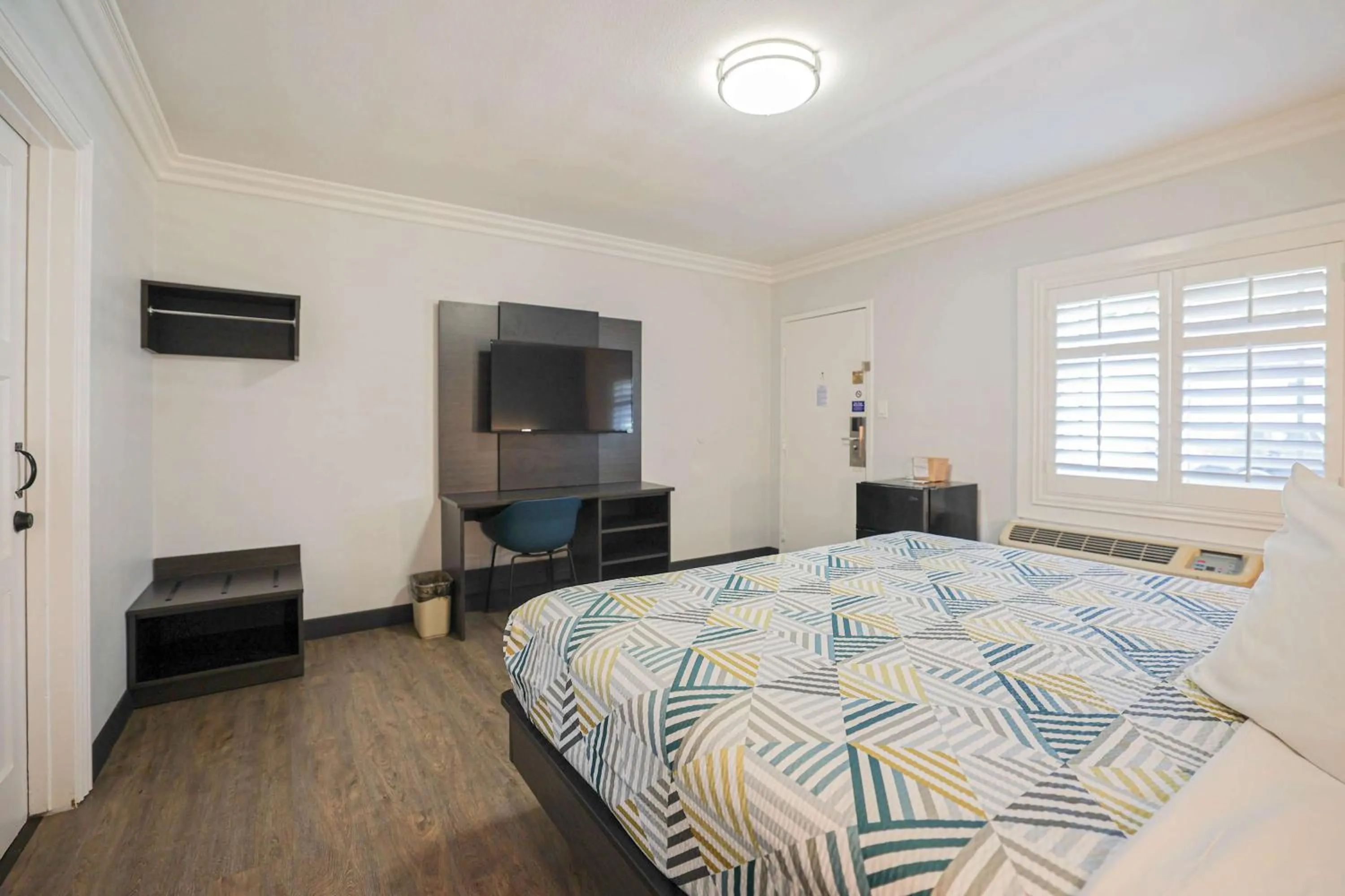 Bedroom, Bed in Motel 6, Tustin, Orange County-CA