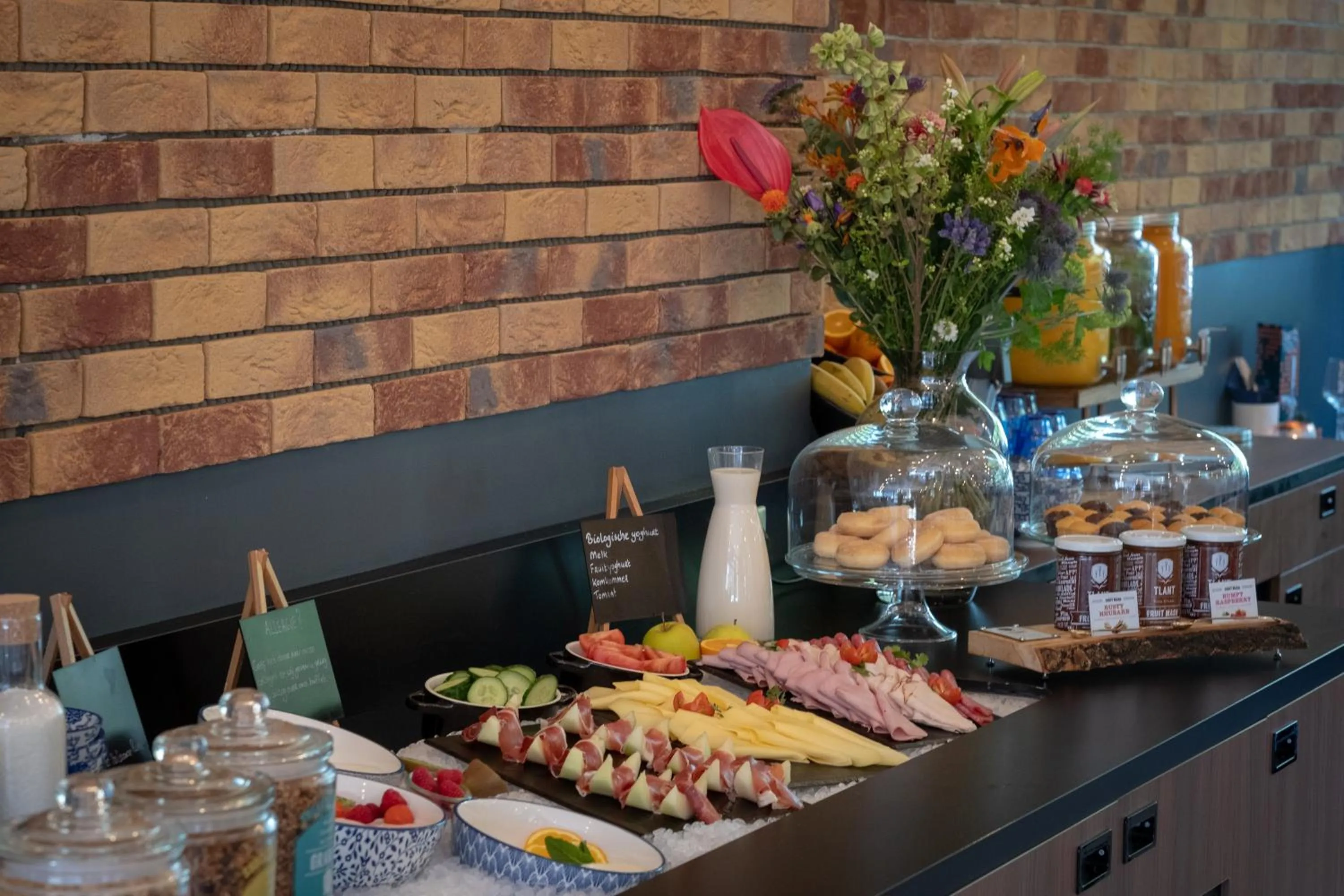 Buffet breakfast in Tulip Inn Antwerpen