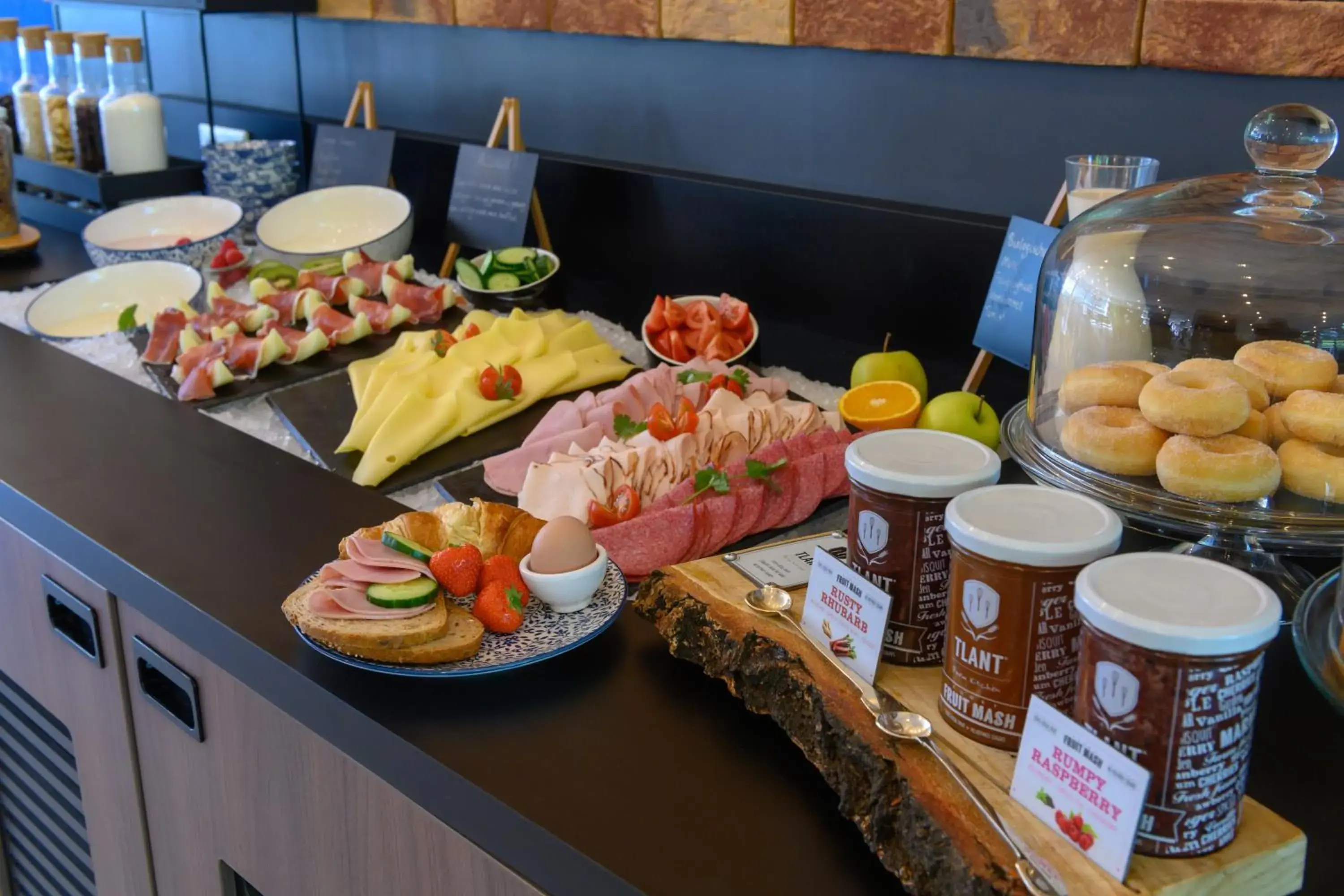 Food and drinks in Tulip Inn Antwerpen Food and drinks in Tulip Inn Antwerpen