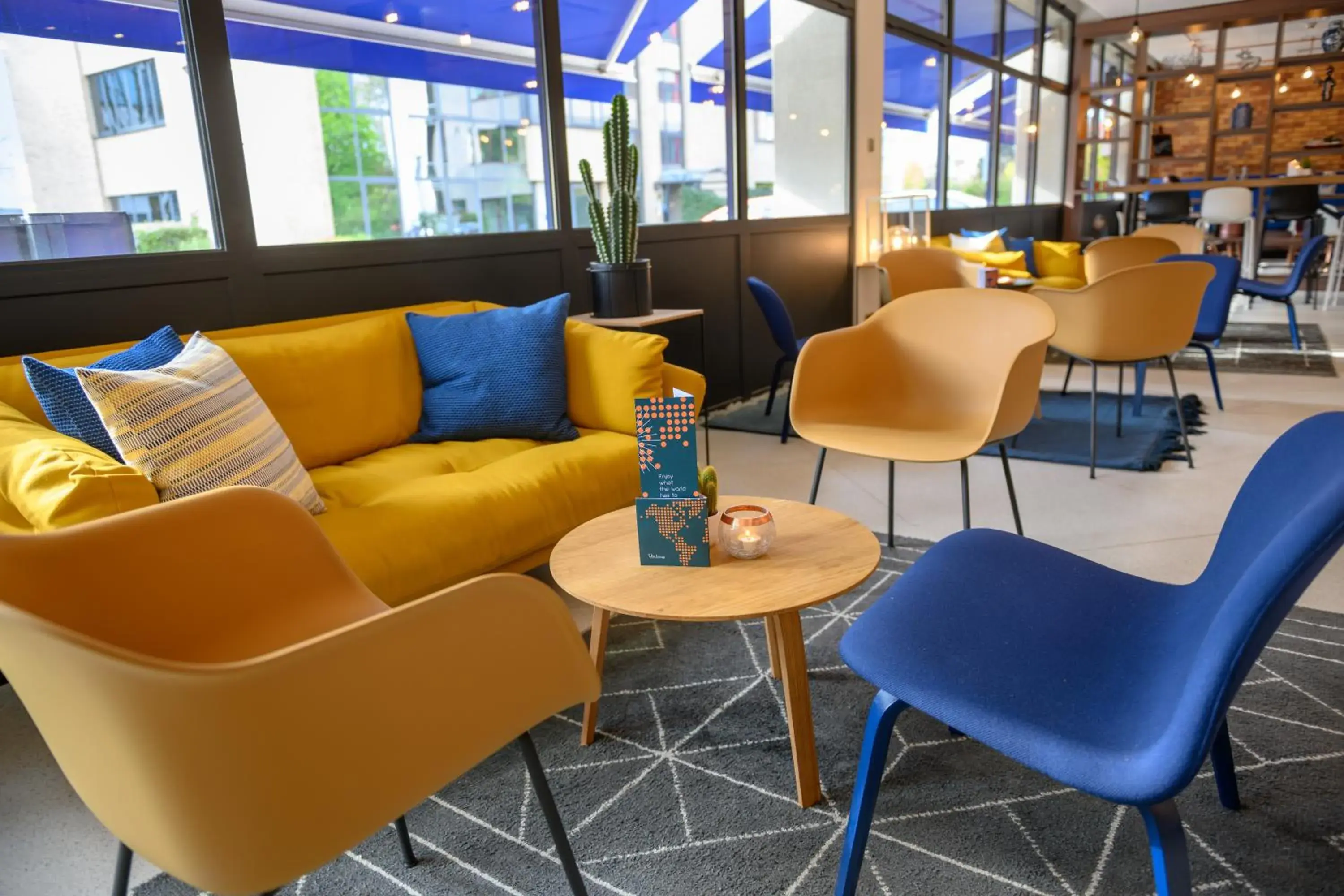 Lounge or bar in Tulip Inn Antwerpen Lounge or bar in Tulip Inn Antwerpen