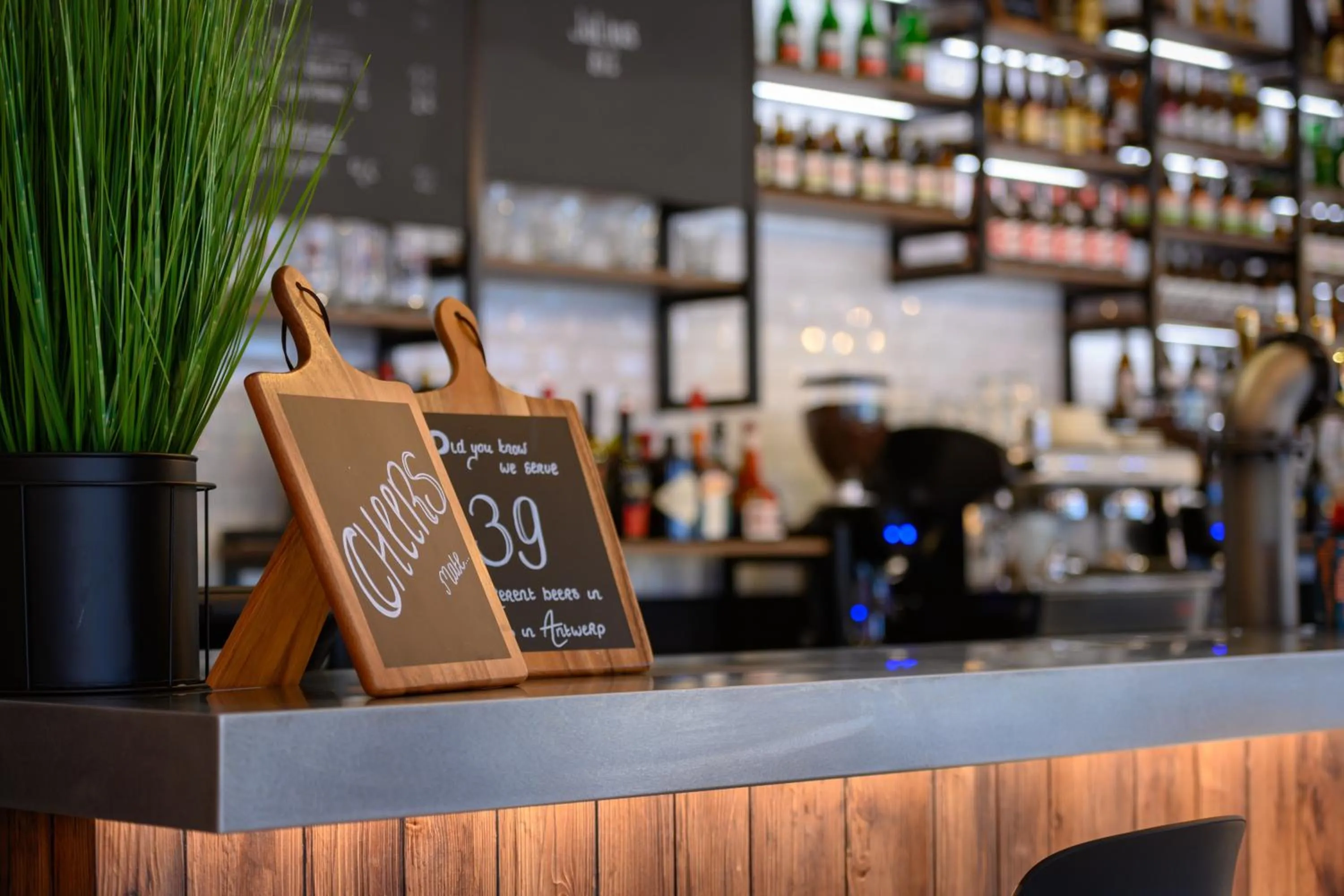 Lounge or bar in Tulip Inn Antwerpen