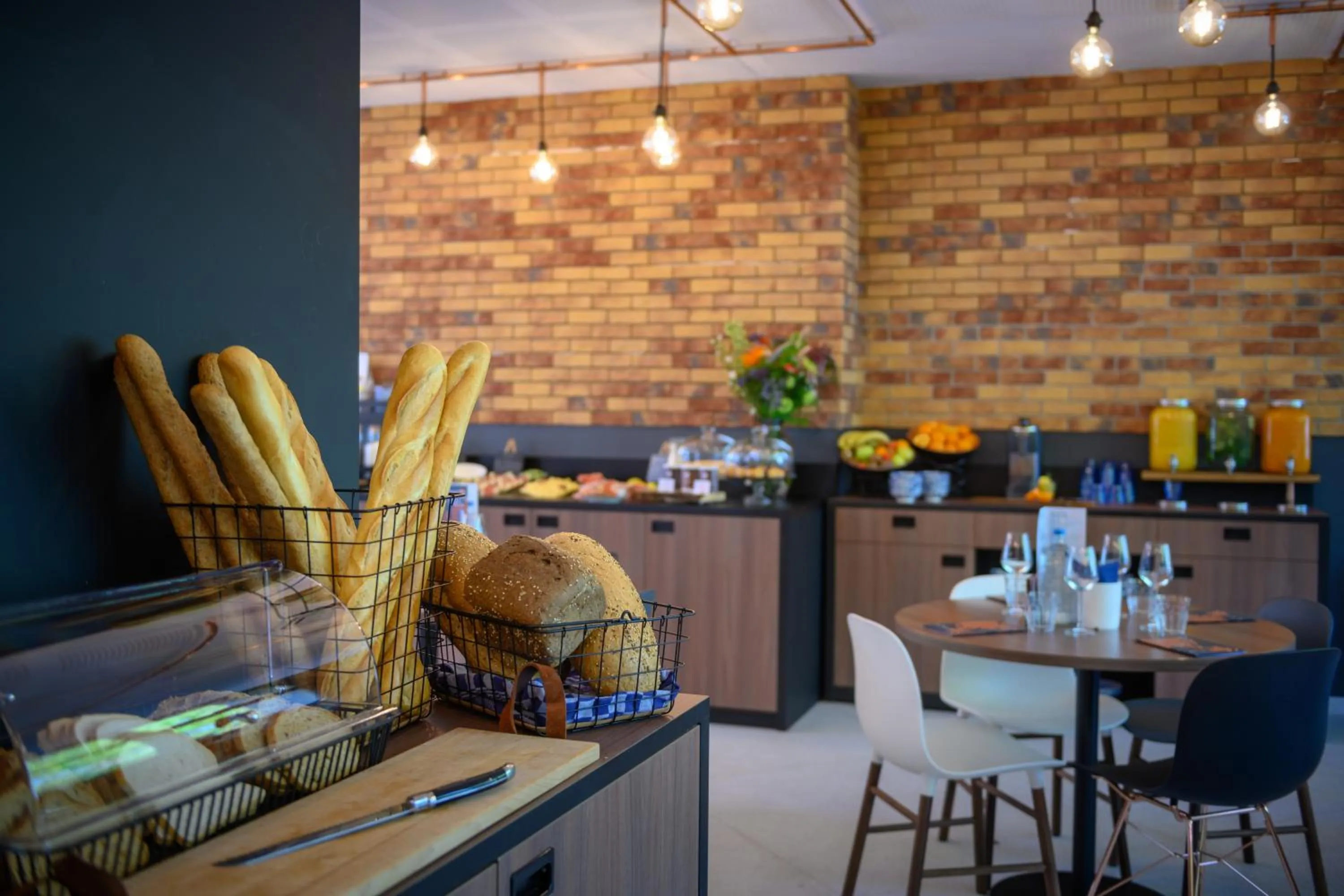 Restaurant/places to eat in Tulip Inn Antwerpen