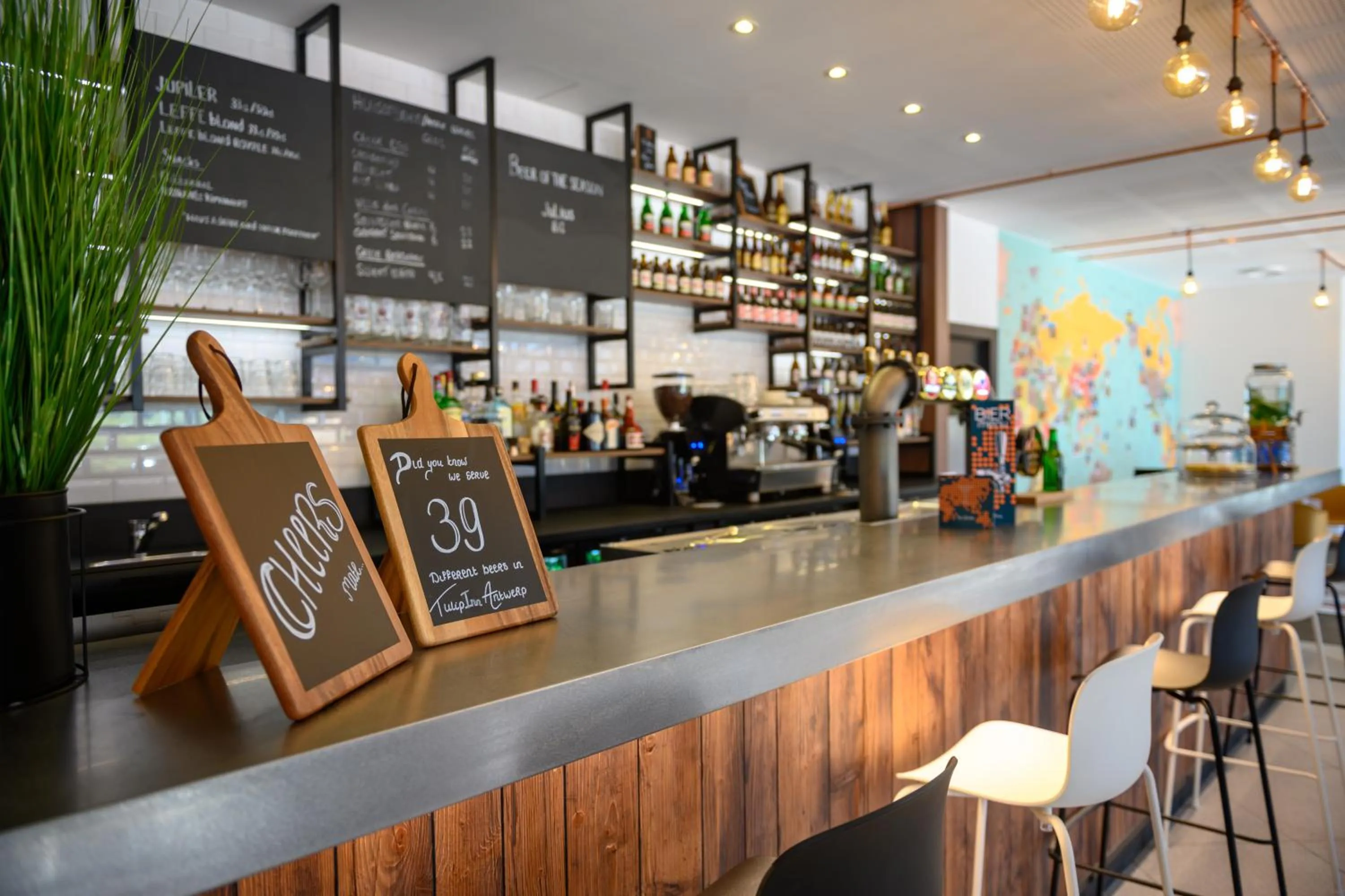 Lounge or bar in Tulip Inn Antwerpen