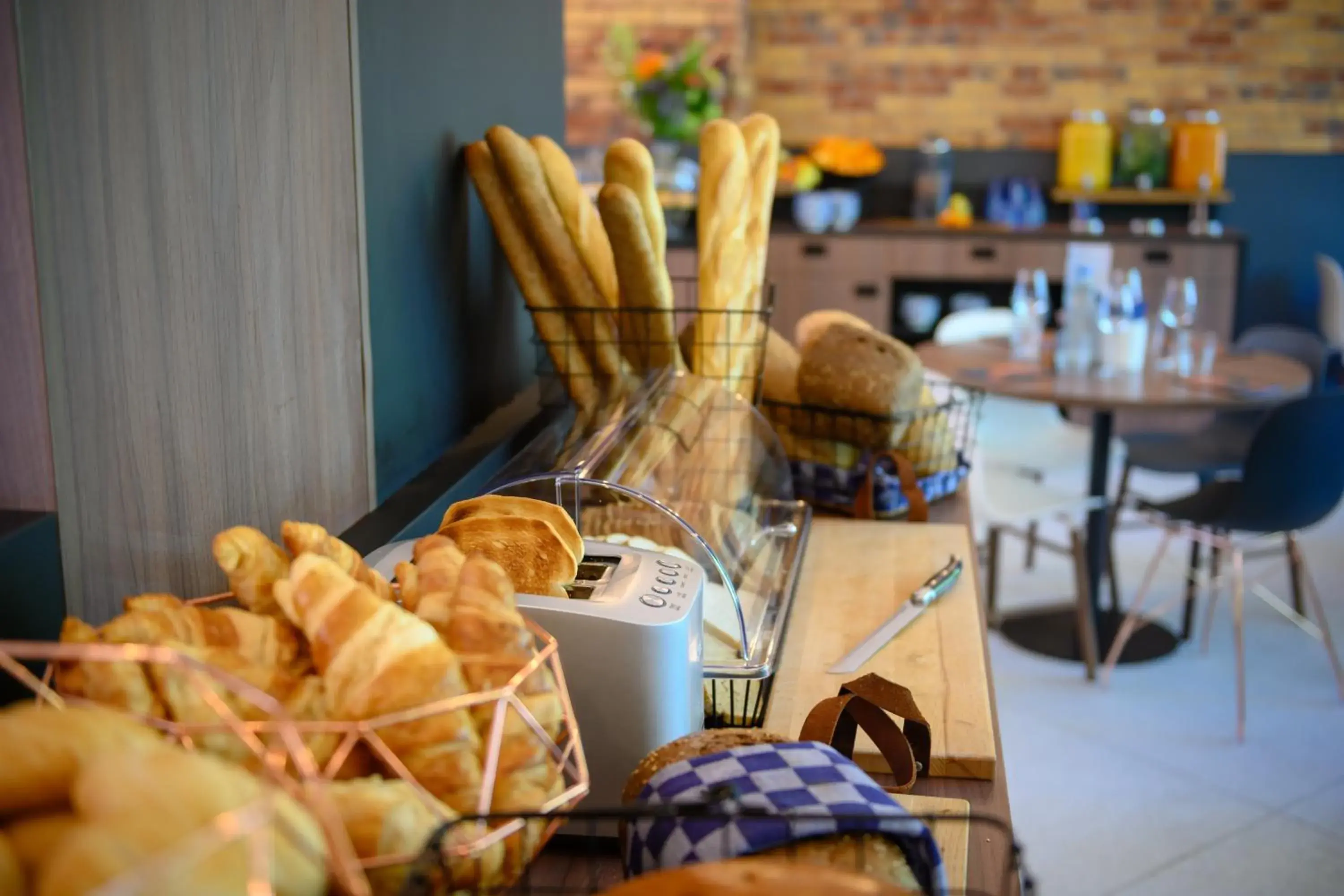 Food and drinks in Tulip Inn Antwerpen Food and drinks in Tulip Inn Antwerpen