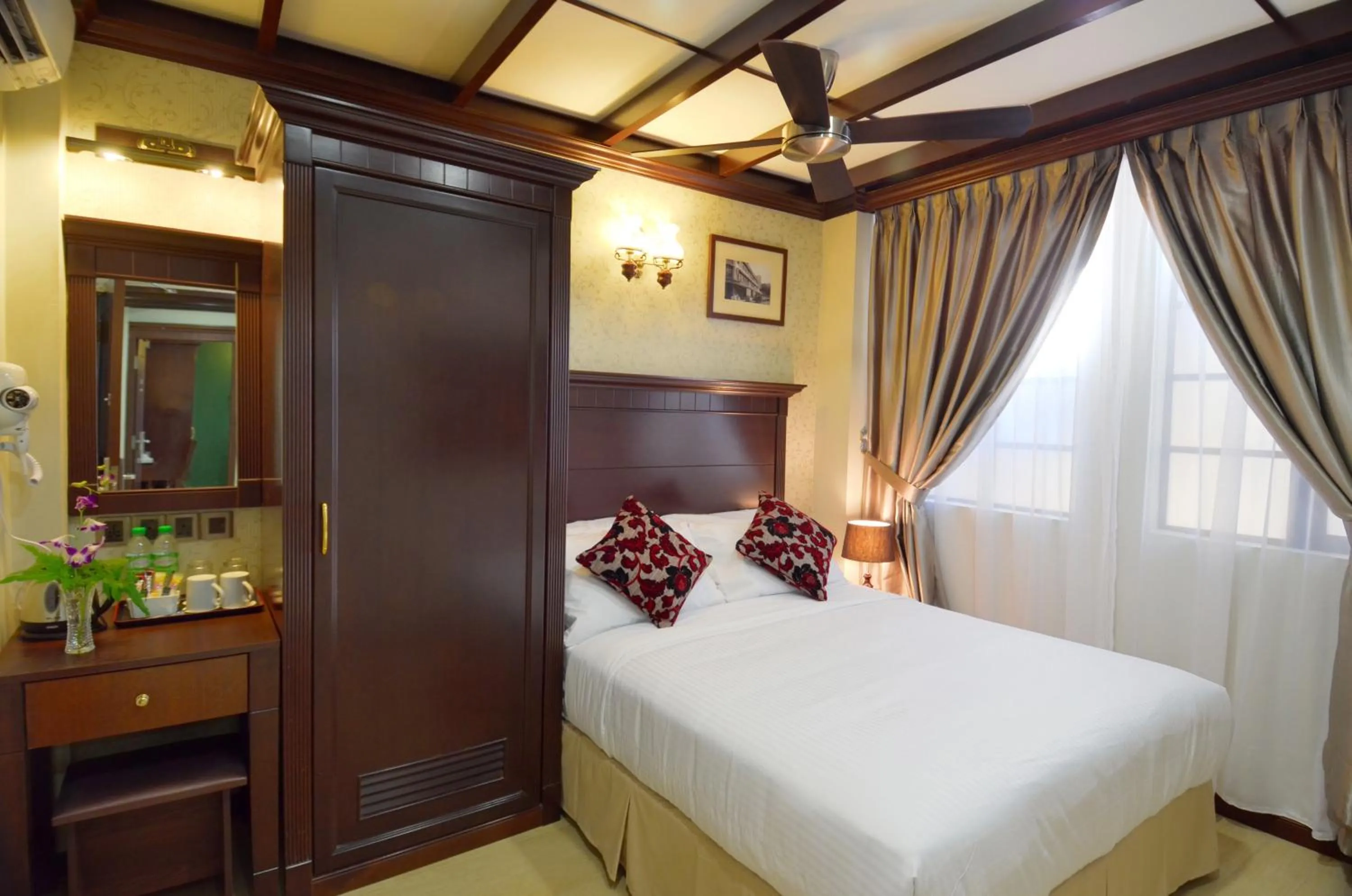 Photo of the whole room, Bed in Hotel Kooler Inn