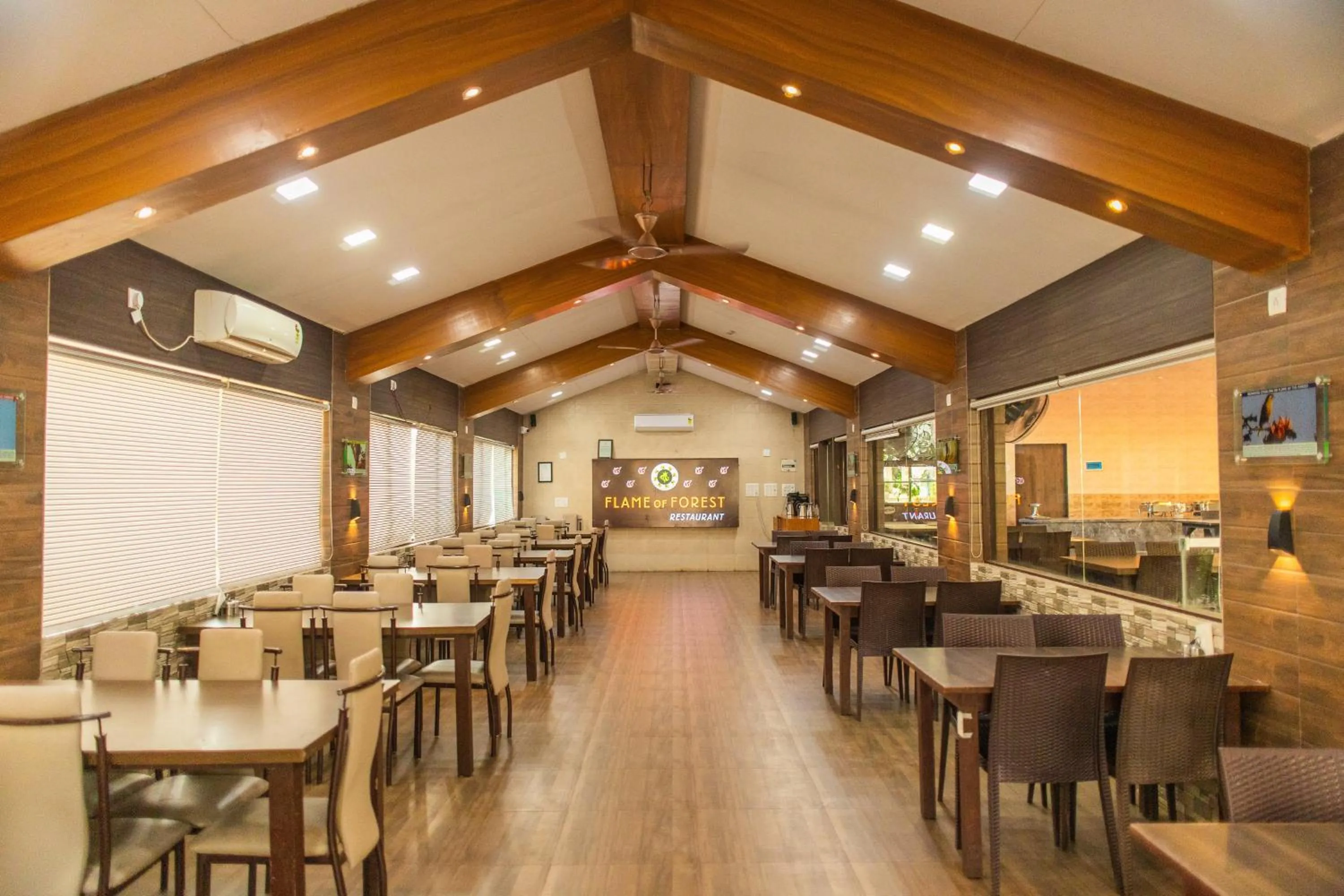 Restaurant/places to eat in Daksh Resort And Amusement Park