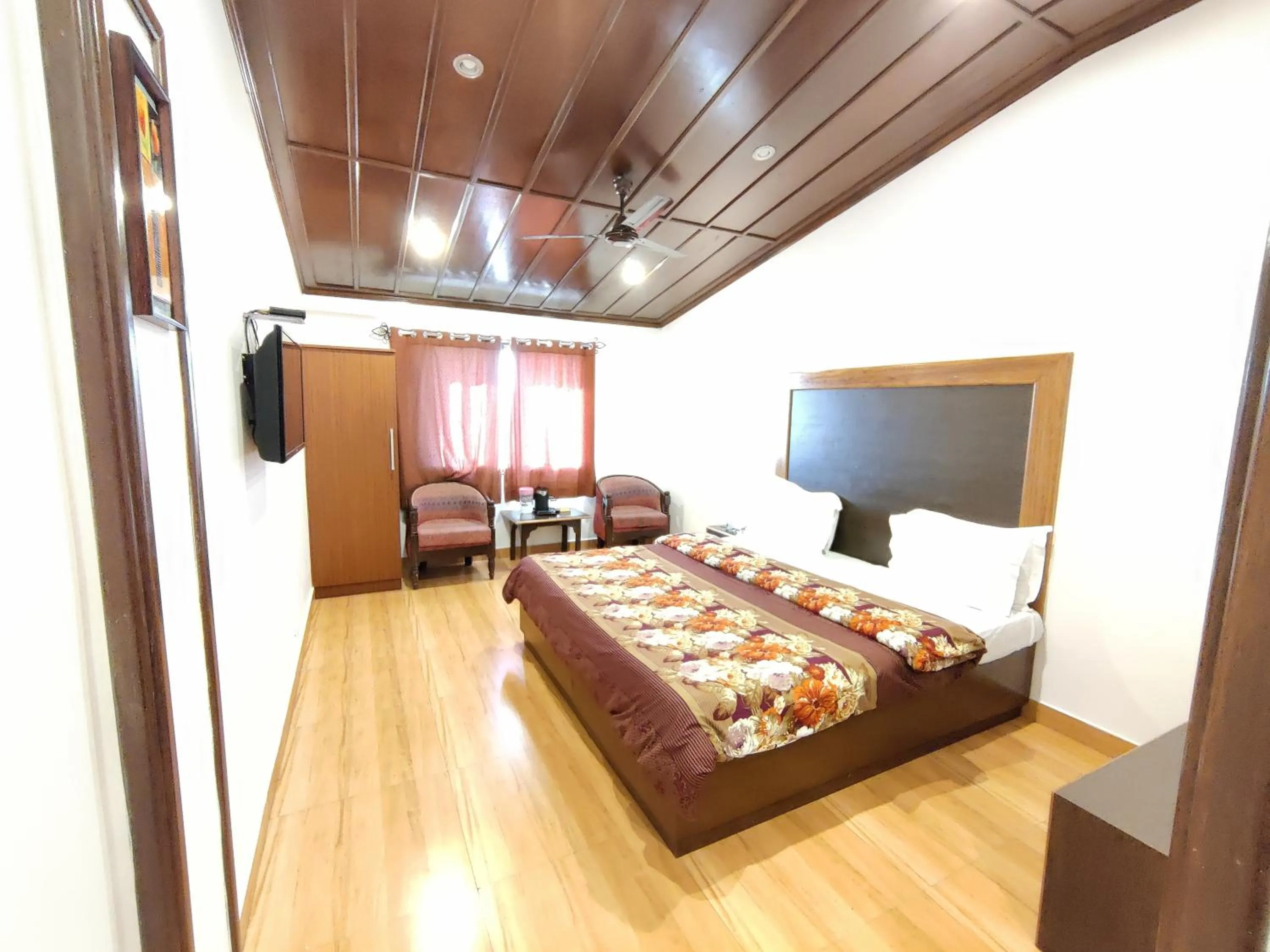 Bed in Hotel Himalayan Club