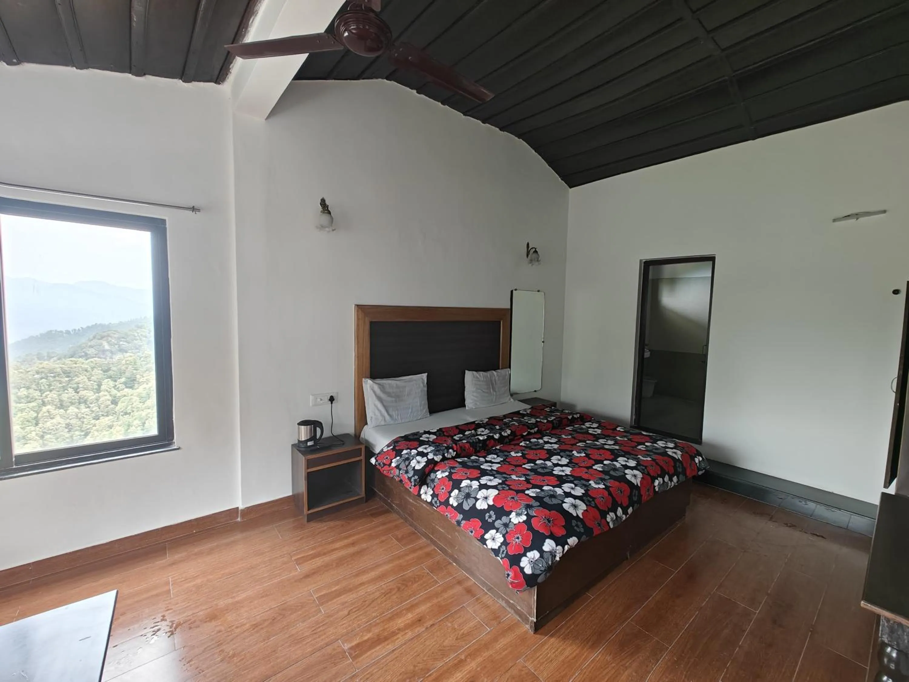 Bed in Hotel Himalayan Club