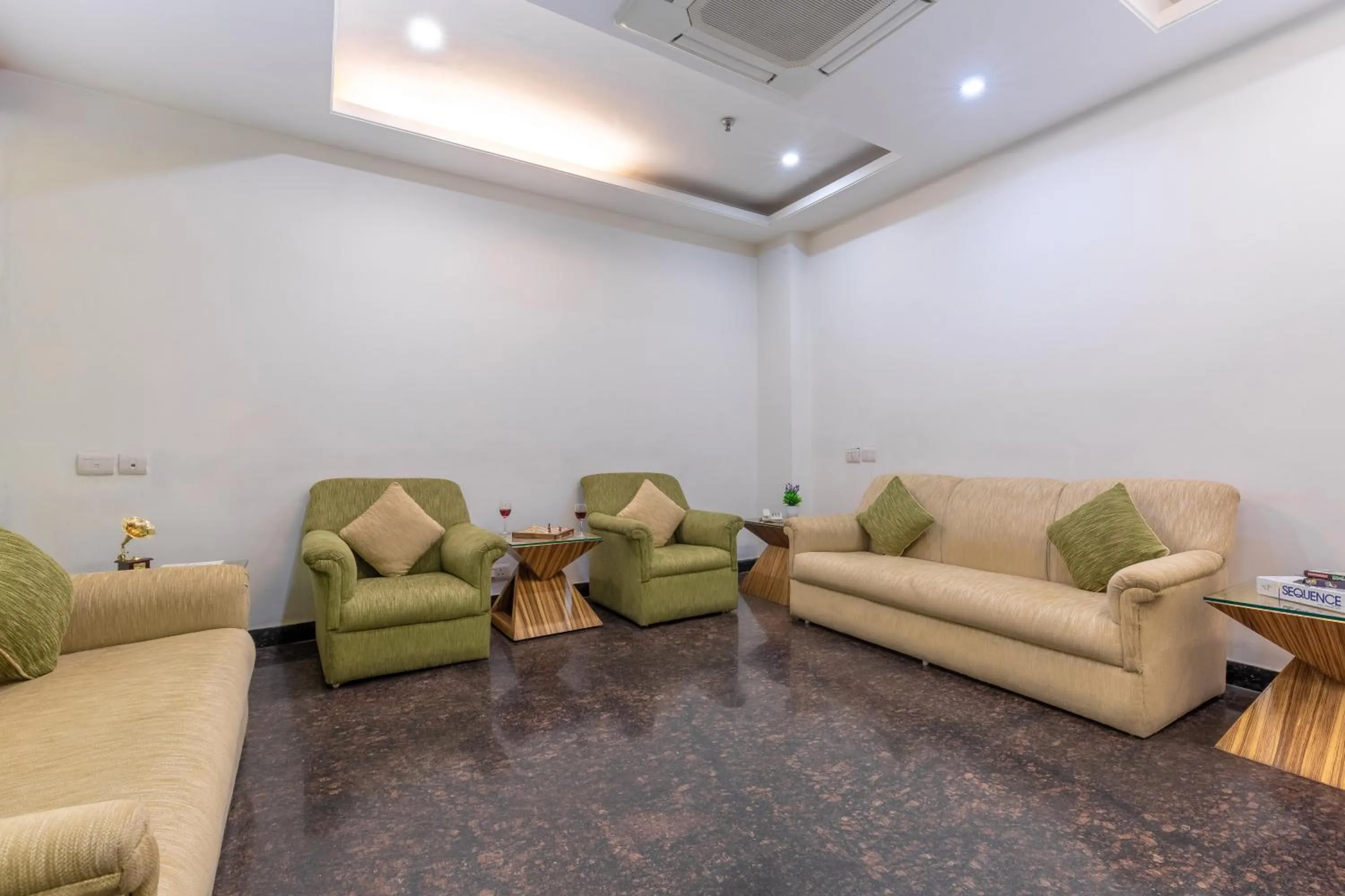 Communal lounge/ TV room in Rosewood Apartment Hotel, Gurgaon