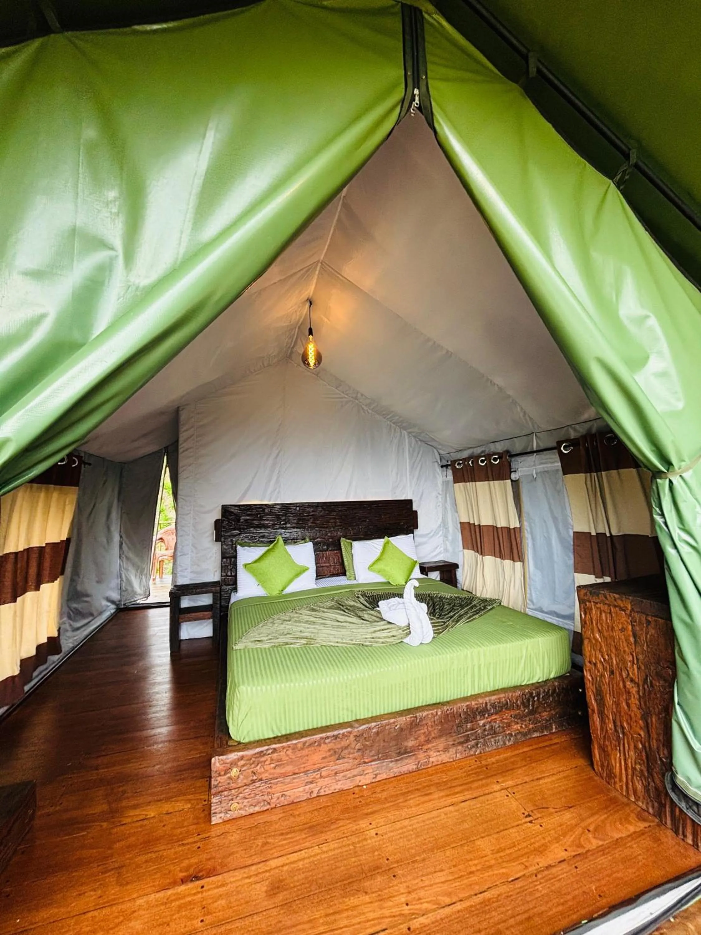 Bed in Train View Chalet