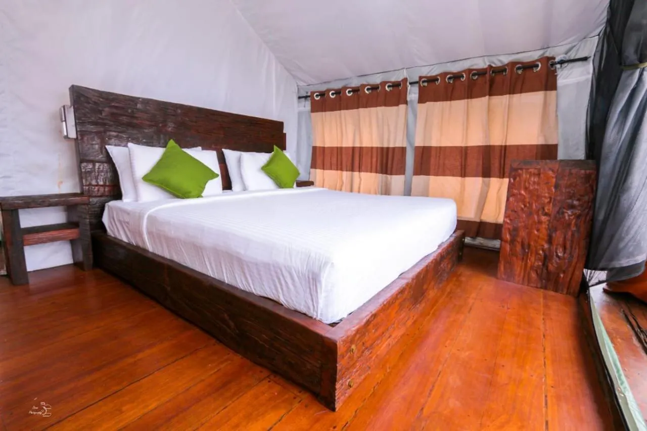 Bed in Train View Chalet