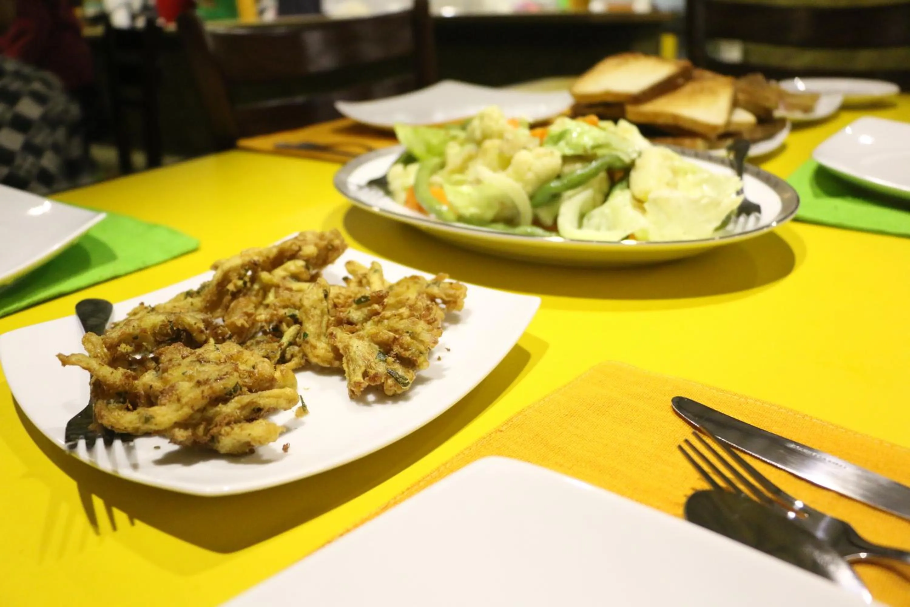 Restaurant/places to eat in Train View Chalet