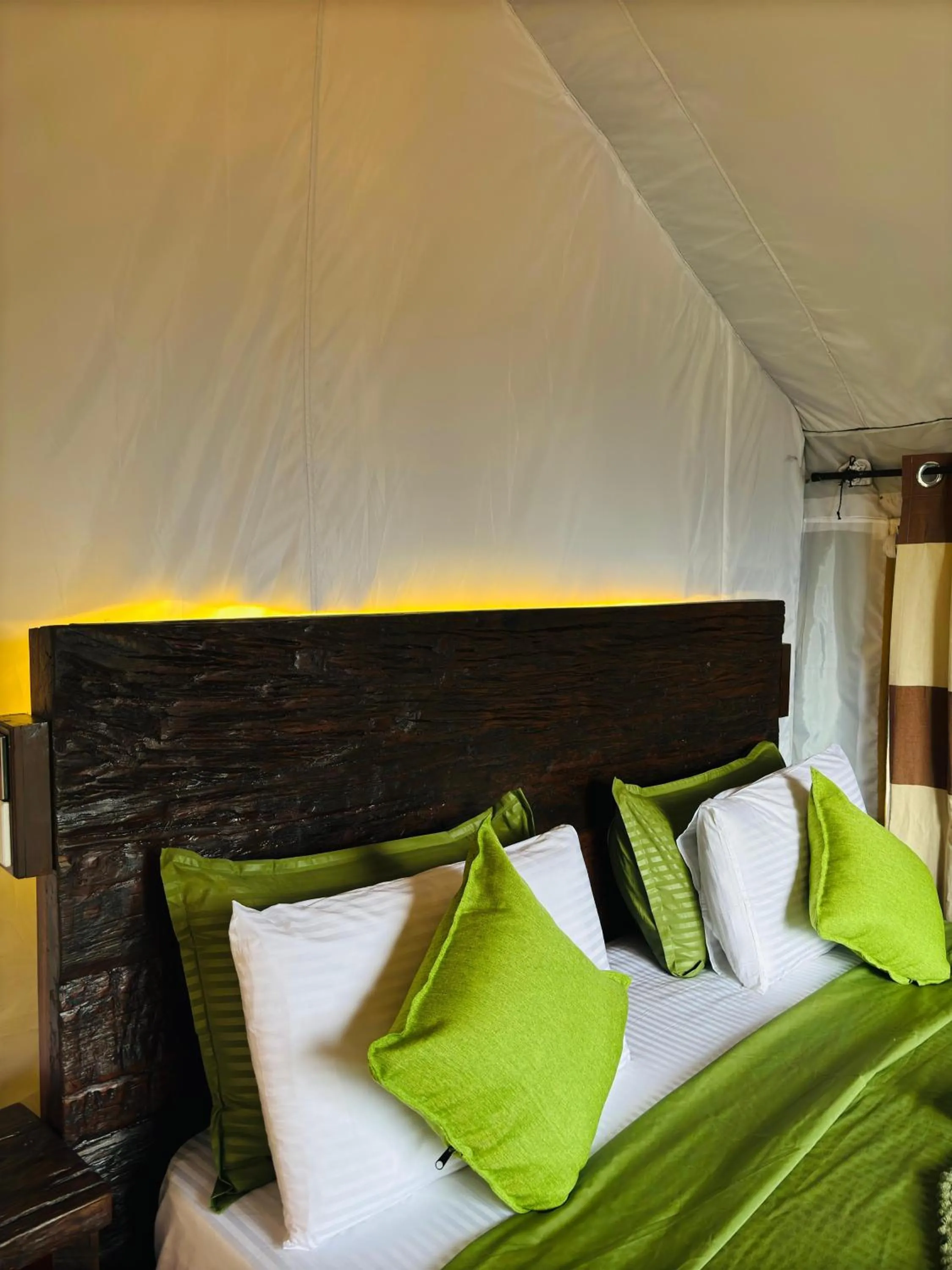 Bed in Train View Chalet