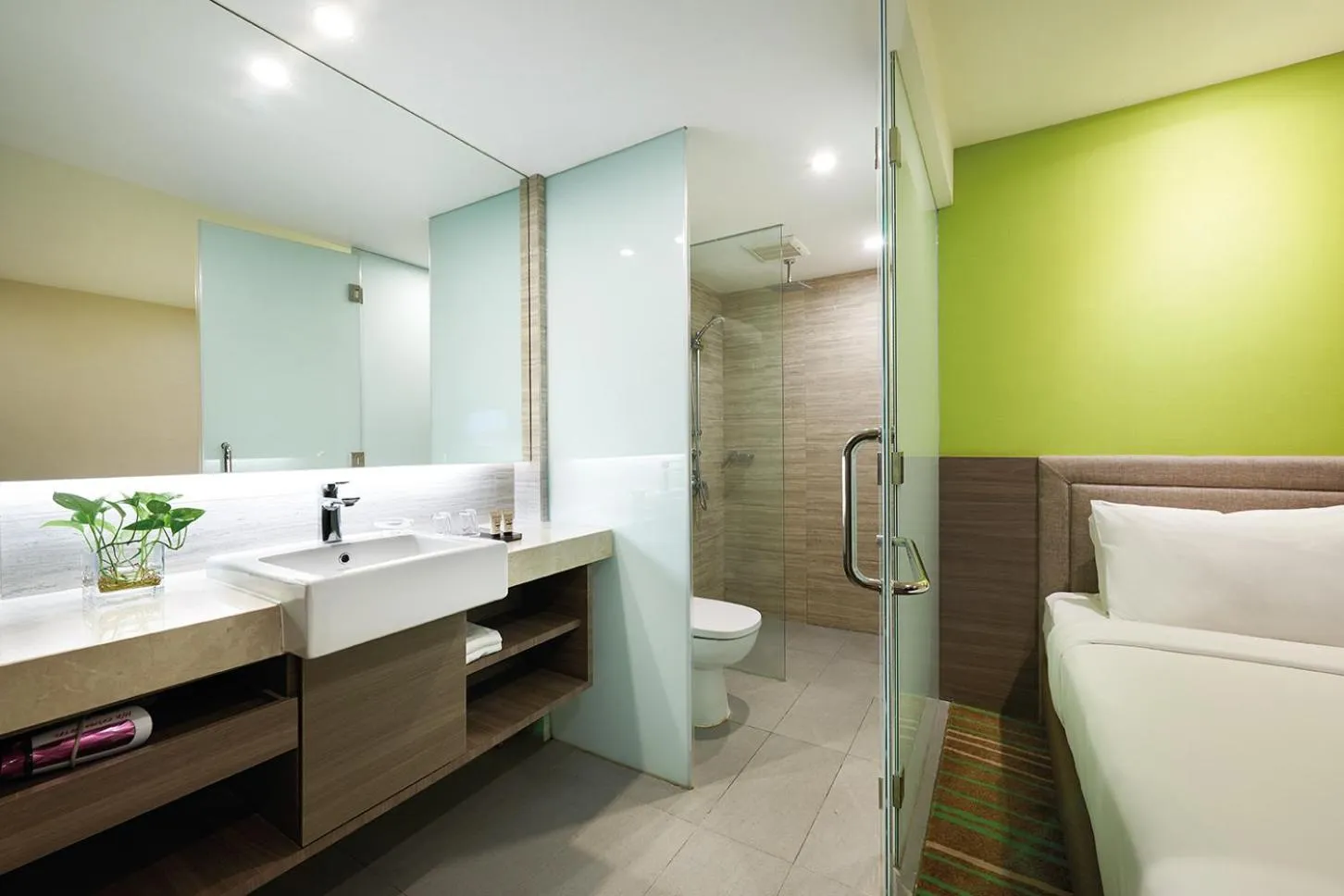 Bathroom, Bed in Cosmo Hotel Kuala Lumpur