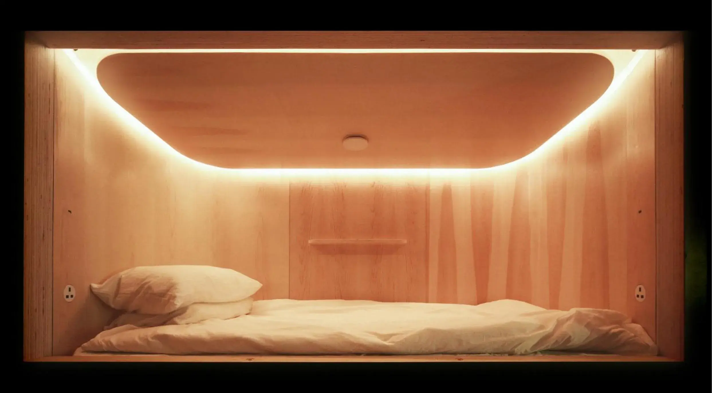 Capsule Room 18H (5pm -11am) in SLEEEP HKG Gough St Capsule Room 18H (5pm -11am) in SLEEEP HKG Gough St