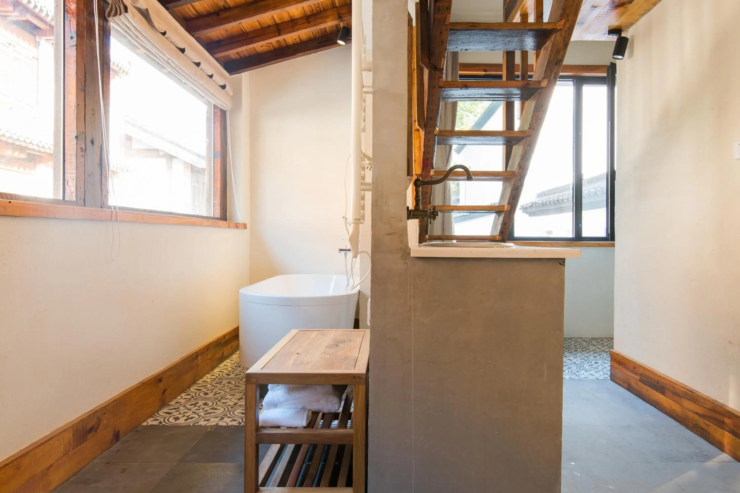 Decorative detail in Youxiake Canal Hotel Hangzhou