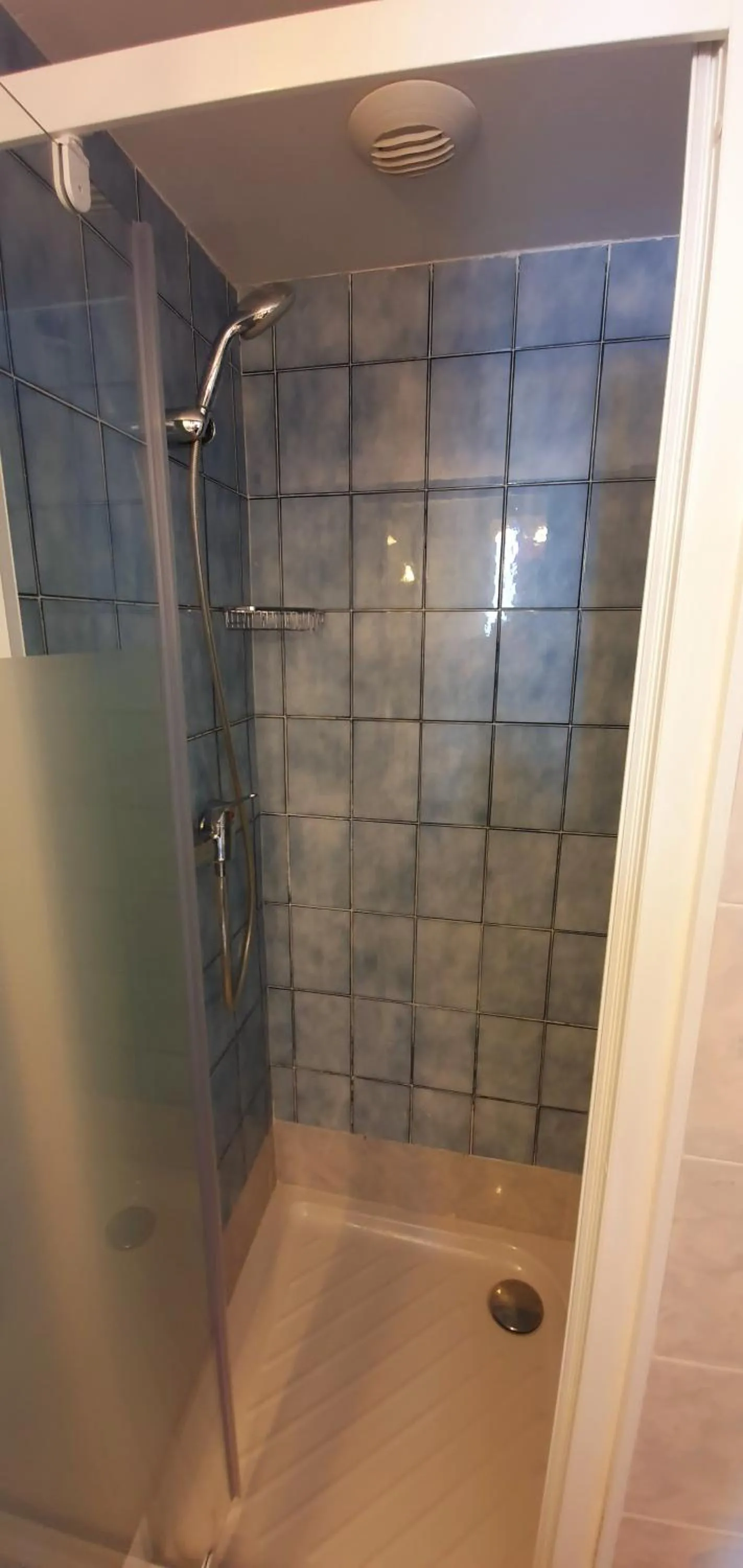 Shower in Hôtel Richelieu