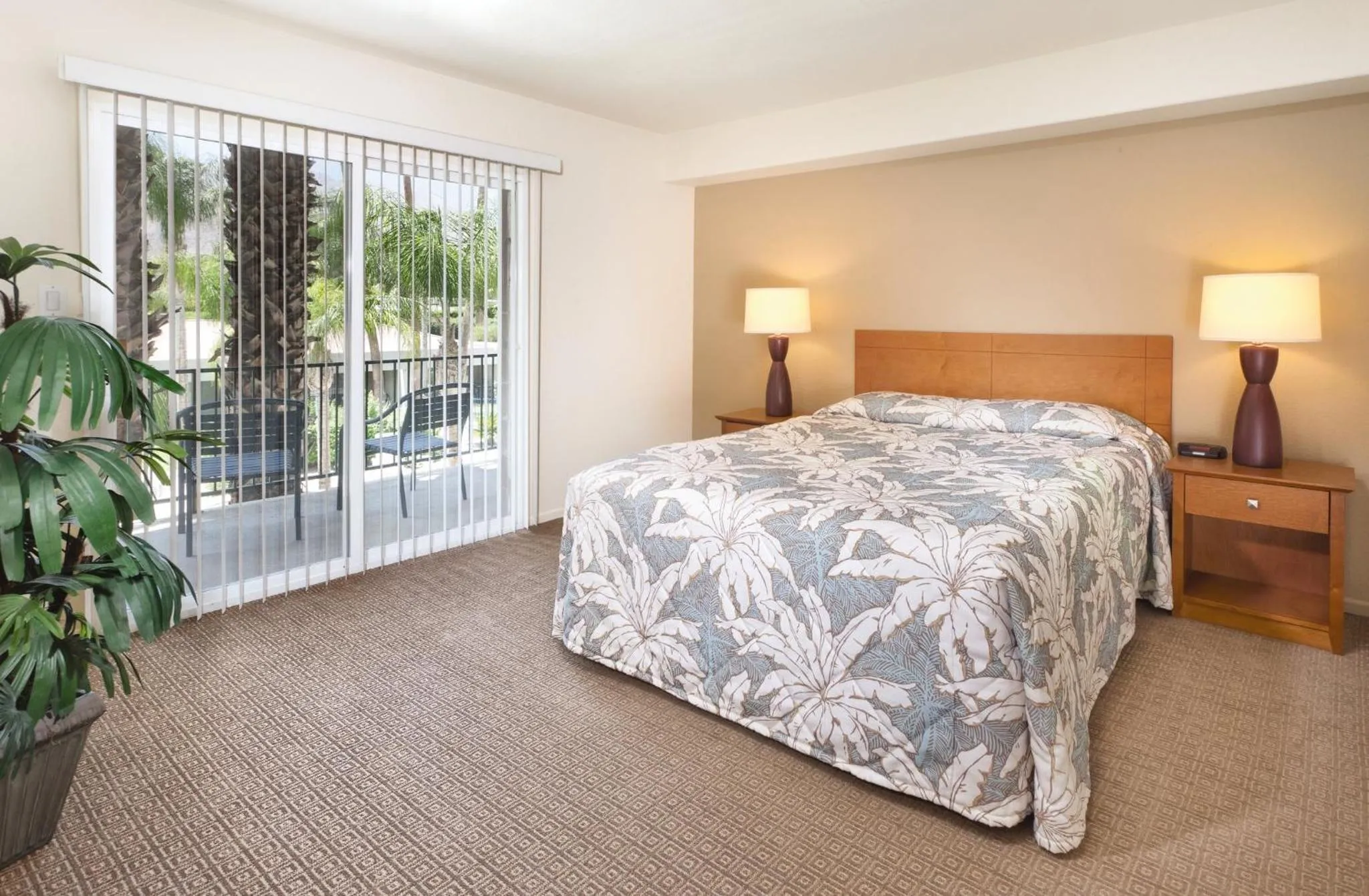 Photo of the whole room, Bed in WorldMark Palm Springs