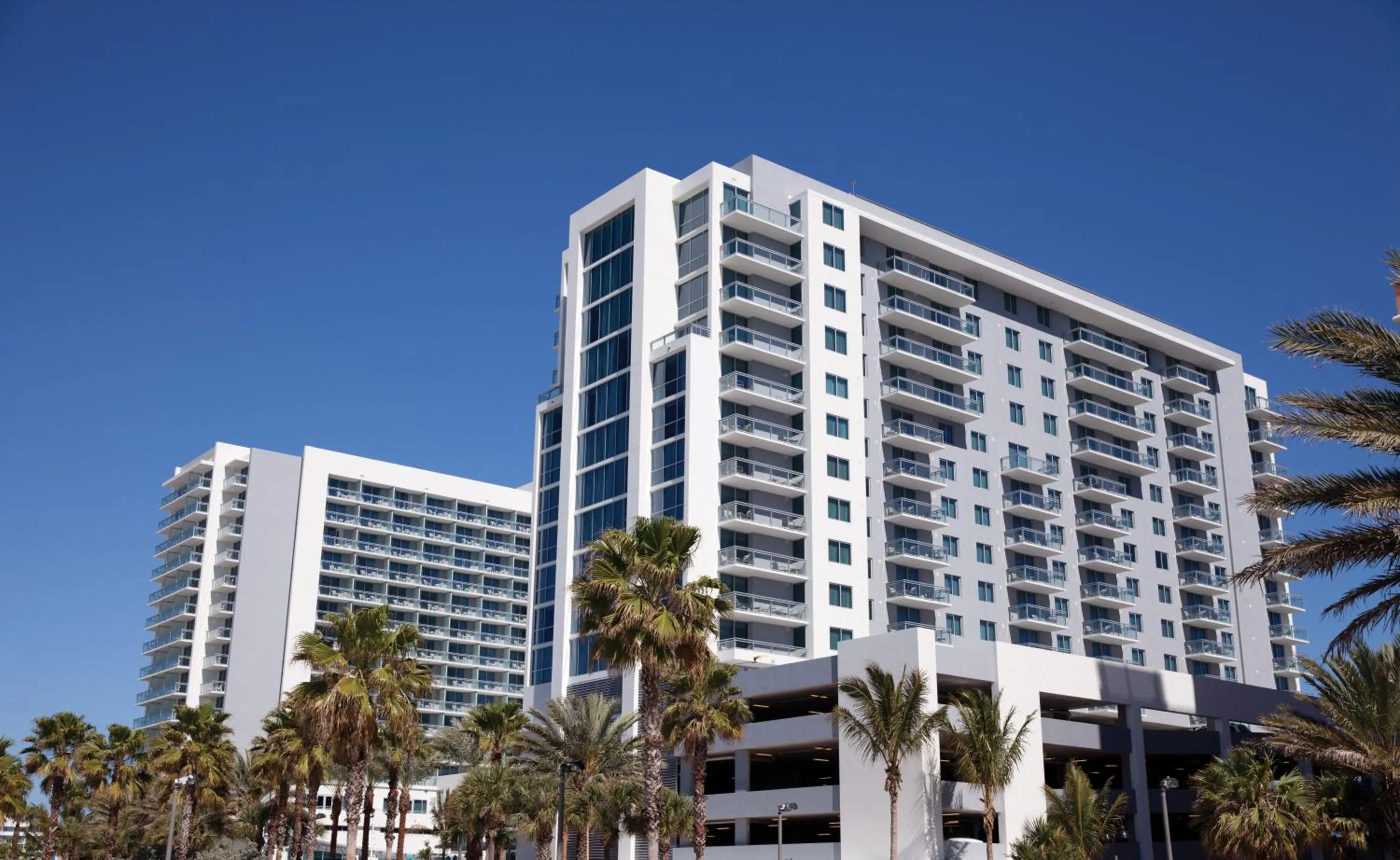 Property building in Club Wyndham Clearwater Beach Resort