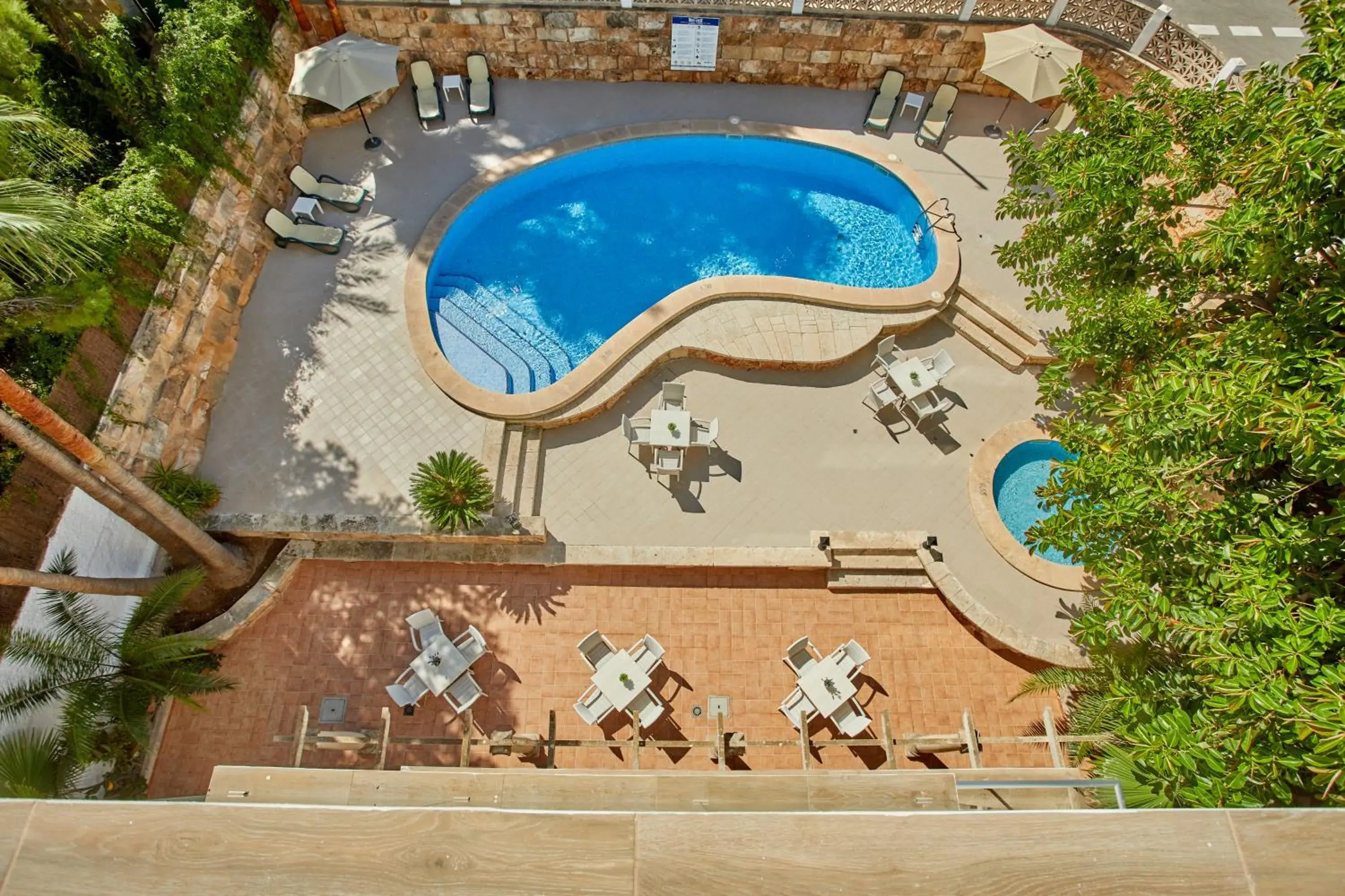 Pool view in Apartamentos Ben-Hur Pool view in Apartamentos Ben-Hur