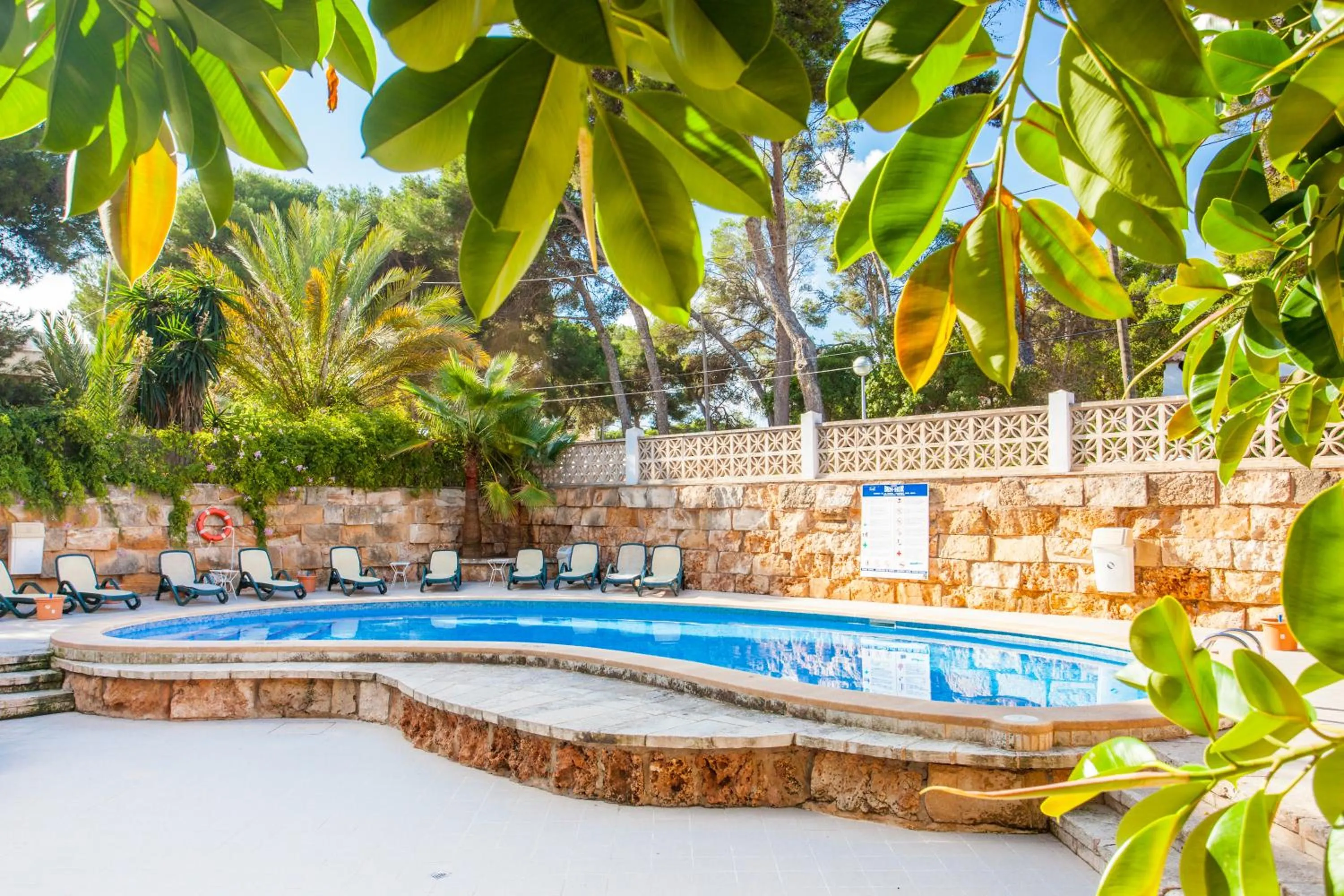 Swimming pool in Apartamentos Ben-Hur