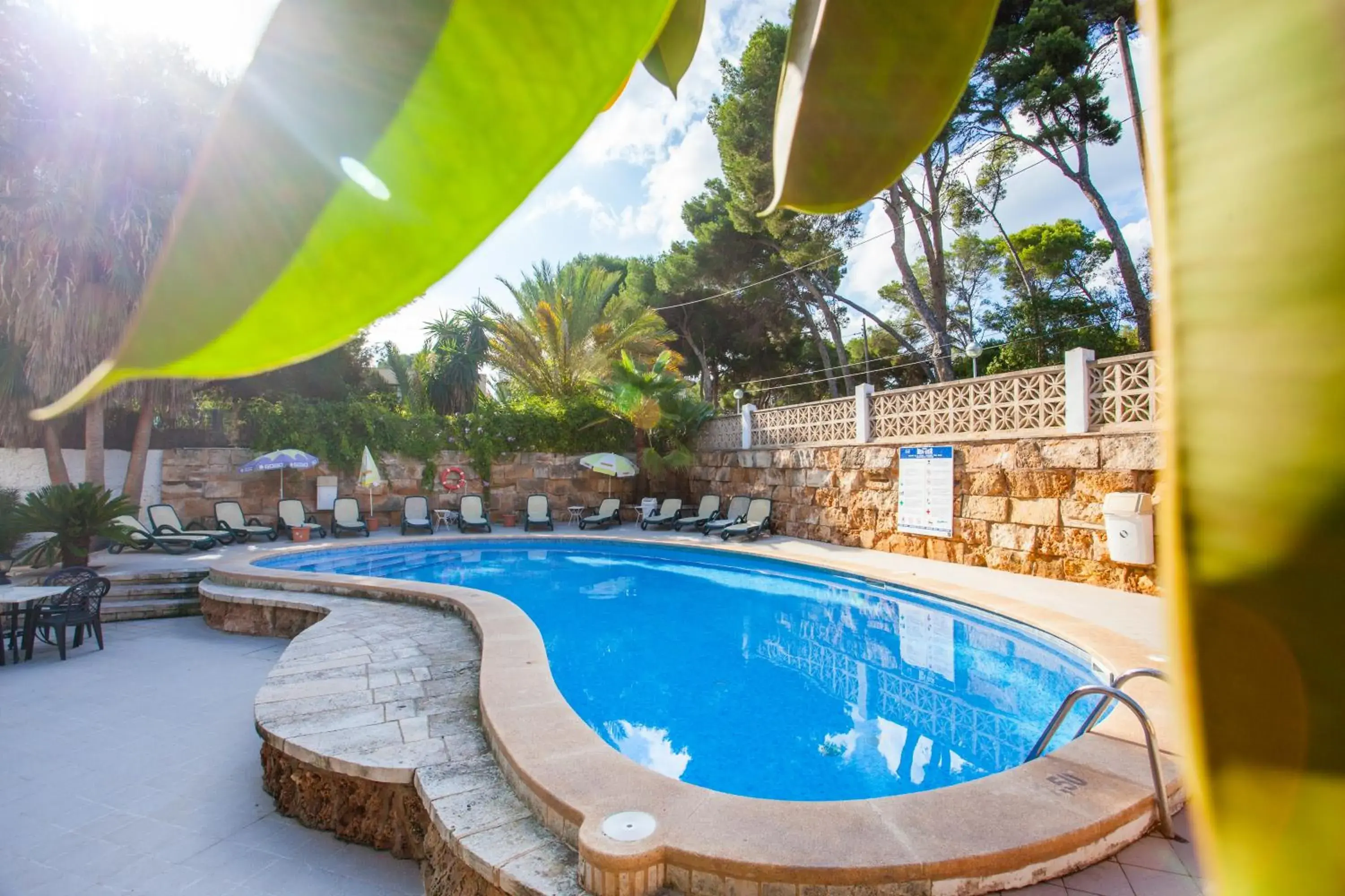 Swimming pool in Apartamentos Ben-Hur Swimming pool in Apartamentos Ben-Hur