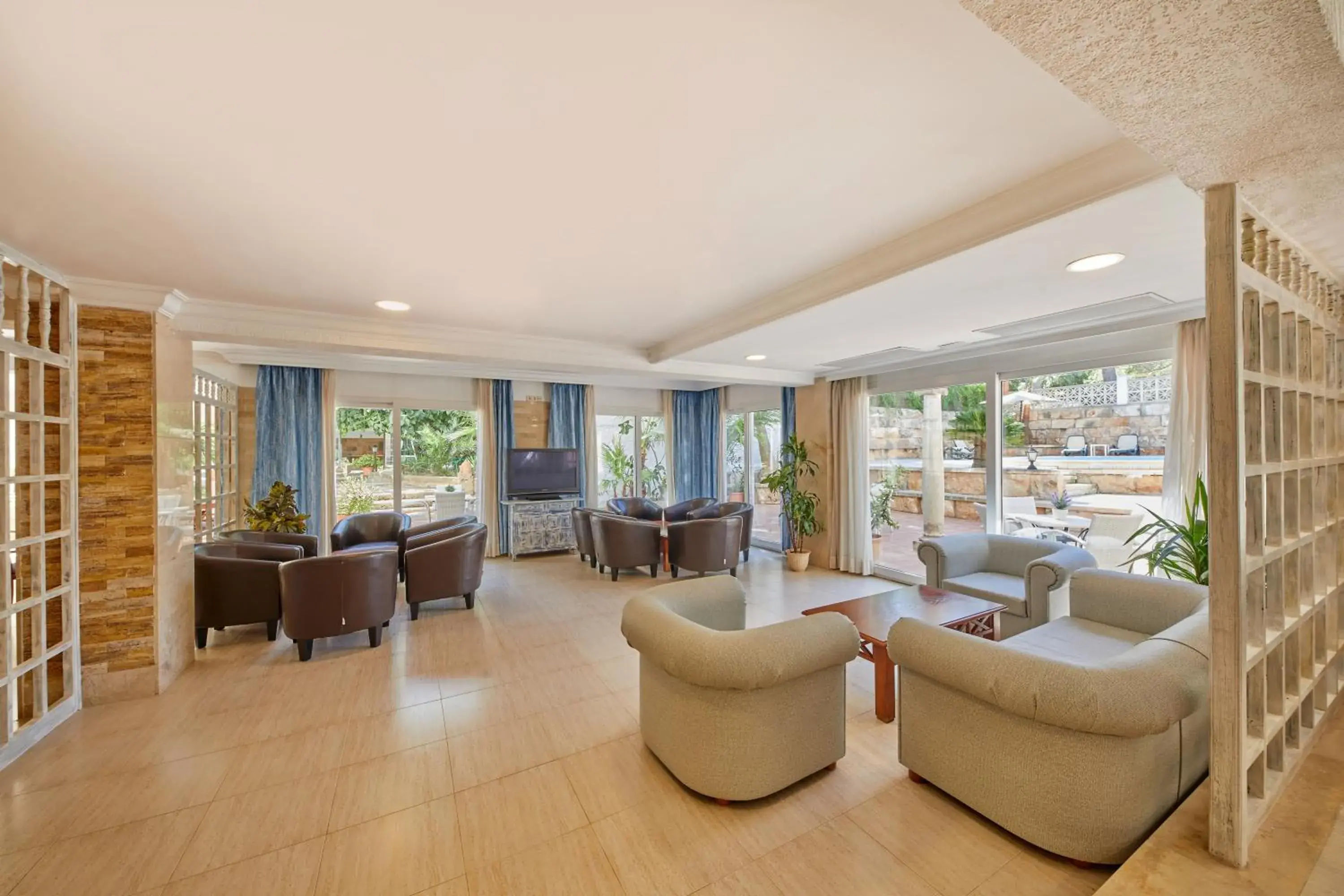 Lounge or bar in Apartamentos Ben-Hur Lounge or bar in Apartamentos Ben-Hur