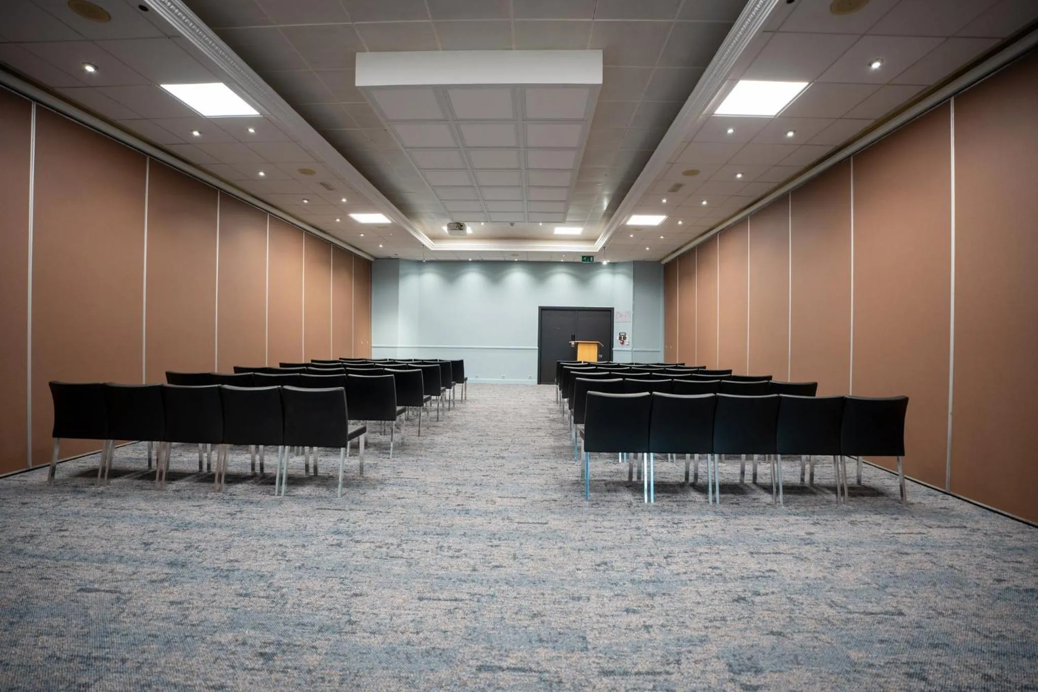 Meeting/conference room in Crowne Plaza Antwerpen by IHG