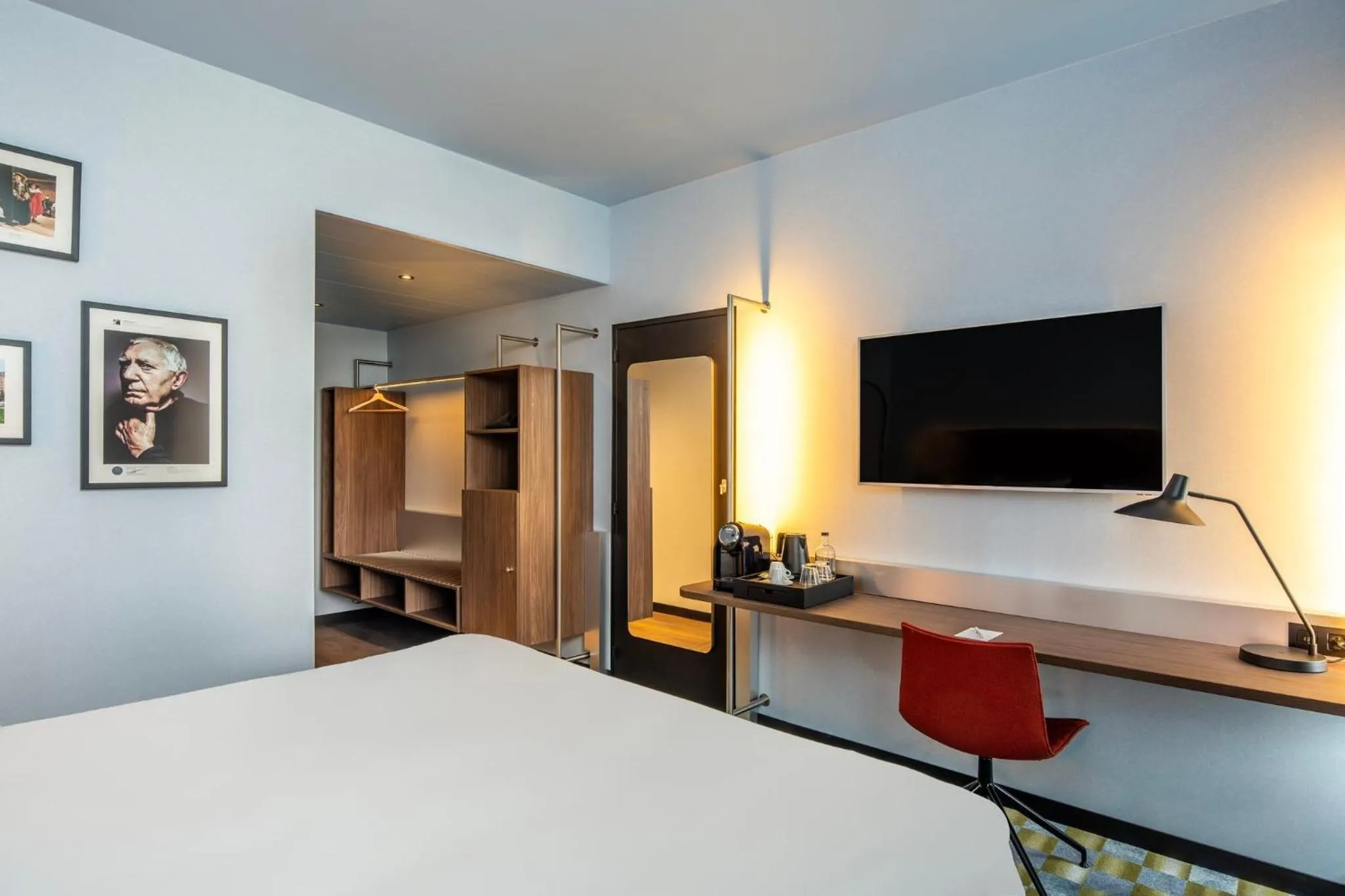 Photo of the whole room, Bed in Crowne Plaza Antwerpen by IHG