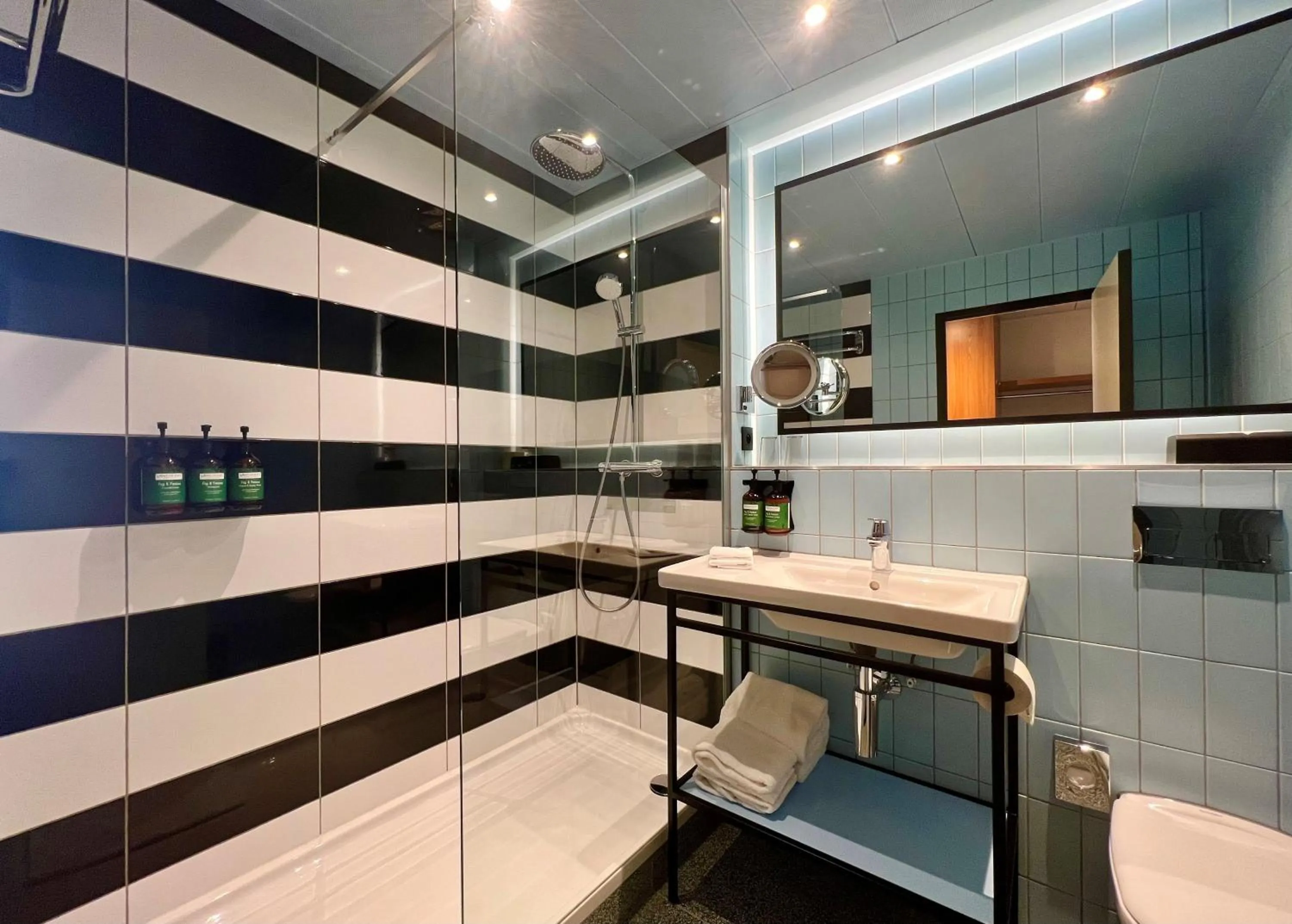 Bathroom in Crowne Plaza Antwerpen by IHG