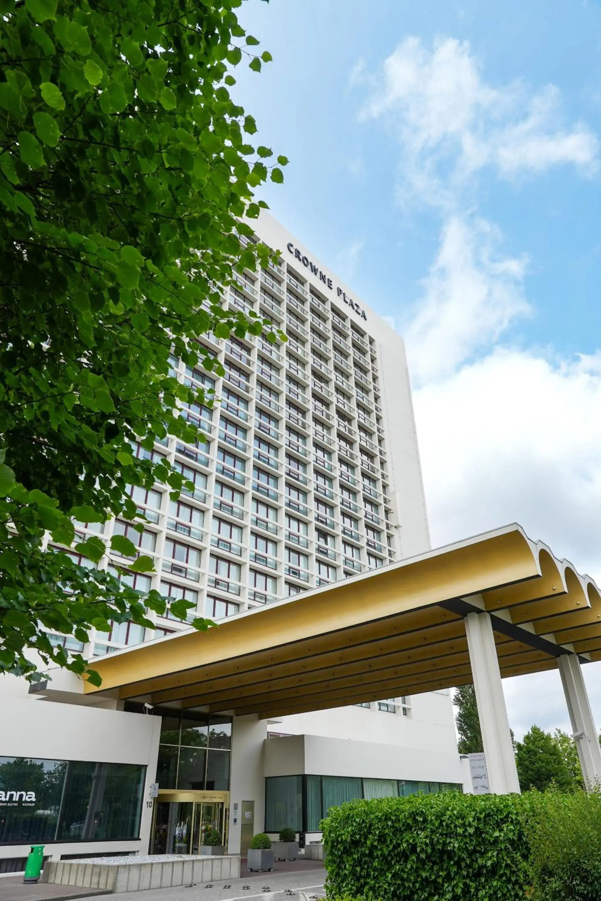 Property building in Crowne Plaza Antwerpen by IHG Property building in Crowne Plaza Antwerpen by IHG