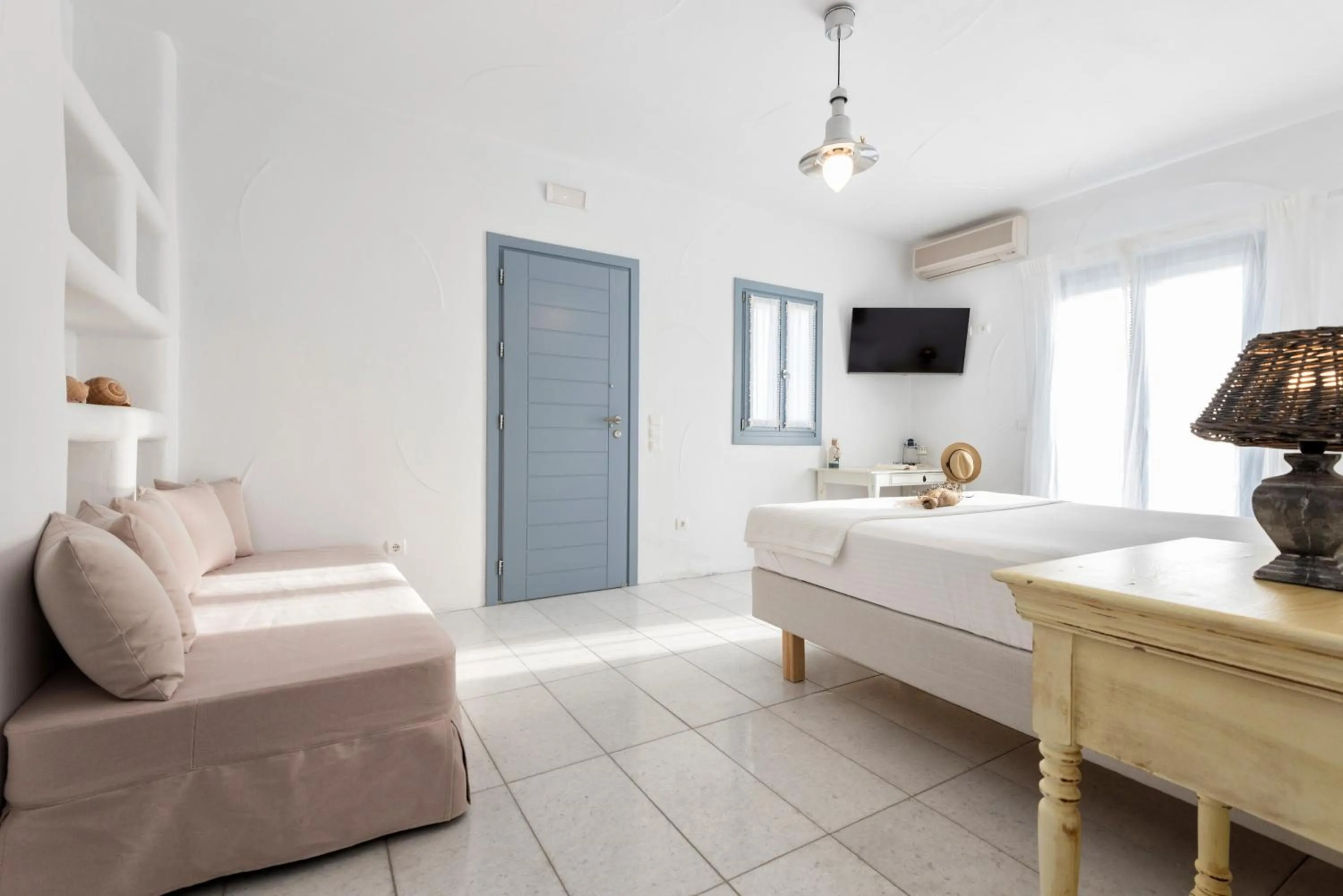 TV and multimedia, Bed in Aegean Colors Koufonisia